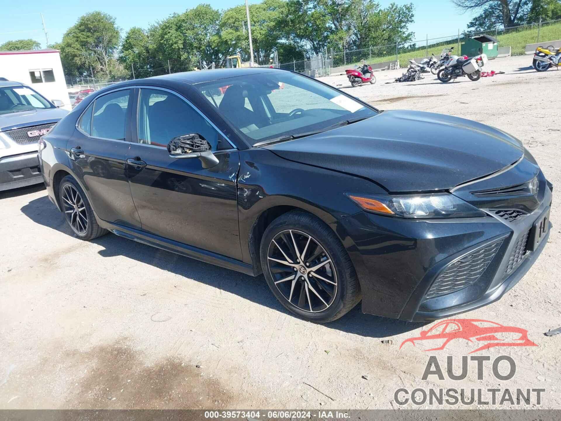 TOYOTA CAMRY 2023 - 4T1G11AK8PU824148
