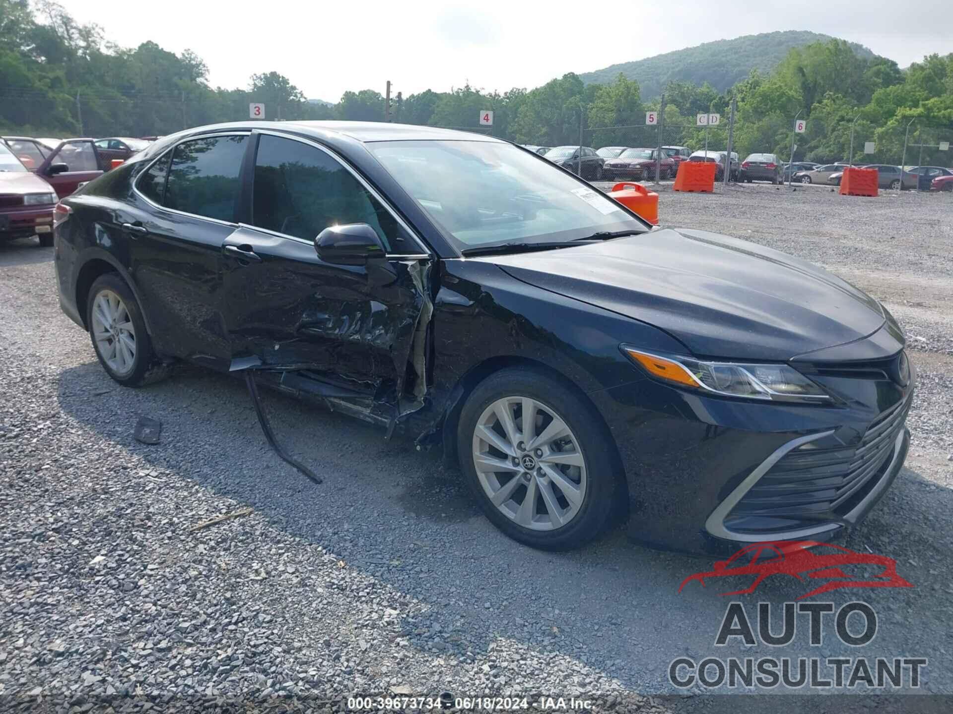 TOYOTA CAMRY 2022 - 4T1C11AK4NU705542