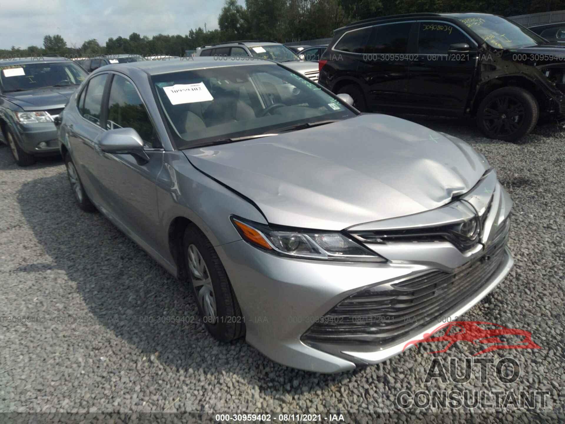 TOYOTA CAMRY 2018 - 4T1B11HK9JU602211