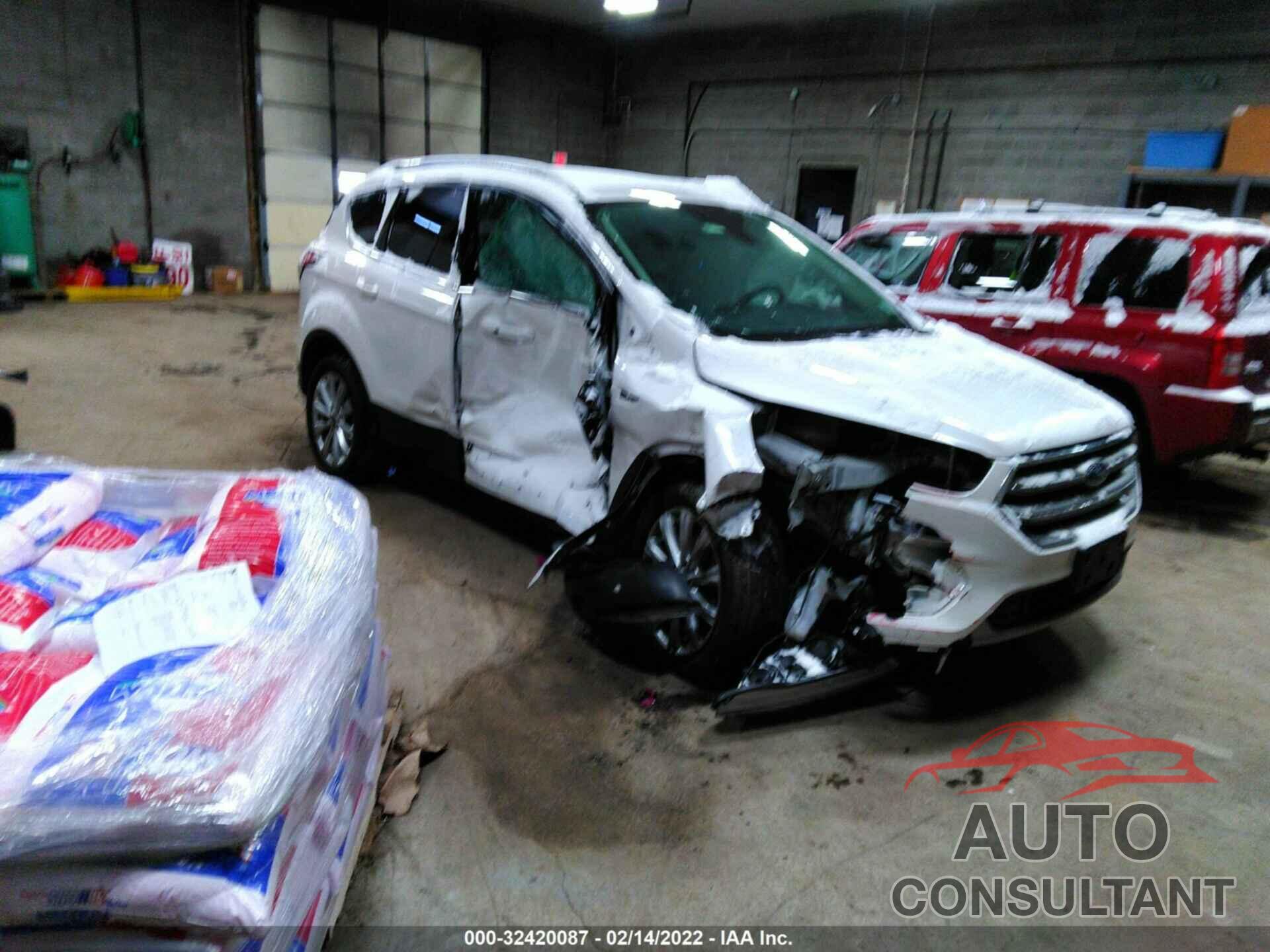 FORD ESCAPE 2017 - 1FMCU9J99HUB62227