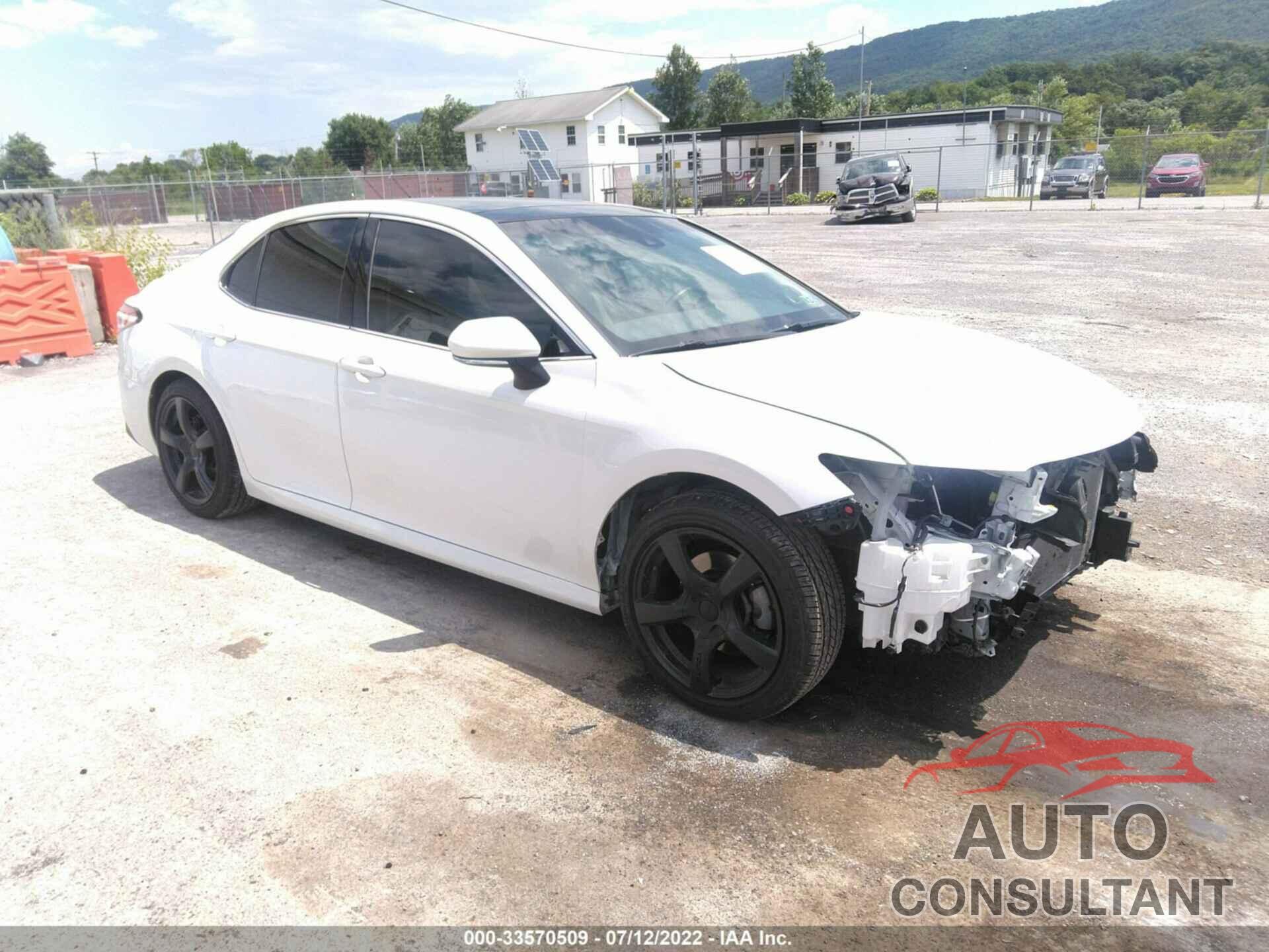 TOYOTA CAMRY 2018 - 4T1B11HK9JU156271