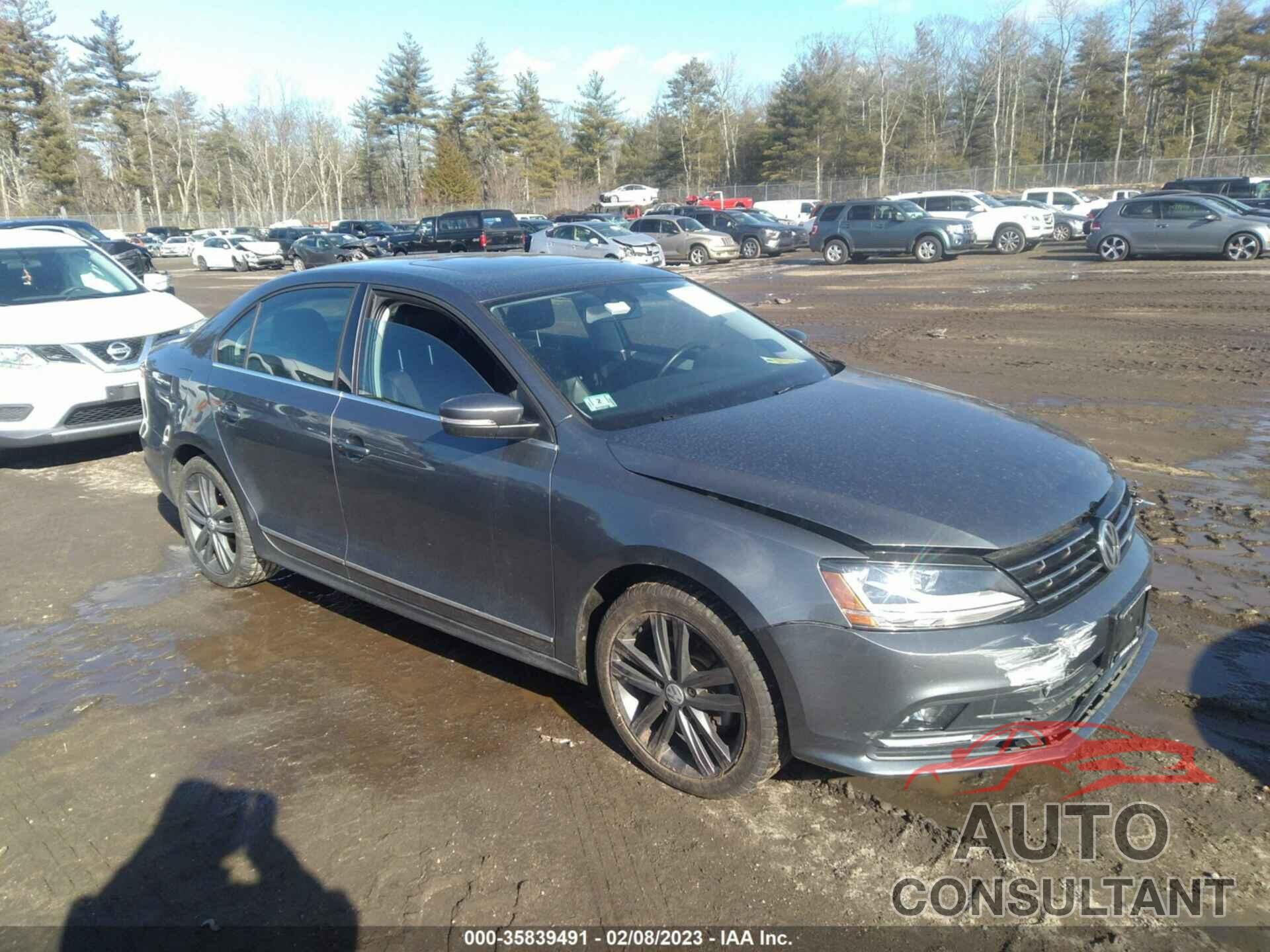 VOLKSWAGEN JETTA 2018 - 3VWL17AJ9JM212465