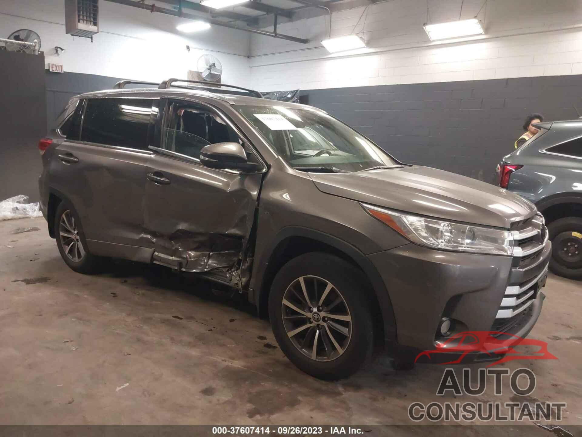 TOYOTA HIGHLANDER 2018 - 5TDJZRFH6JS871270