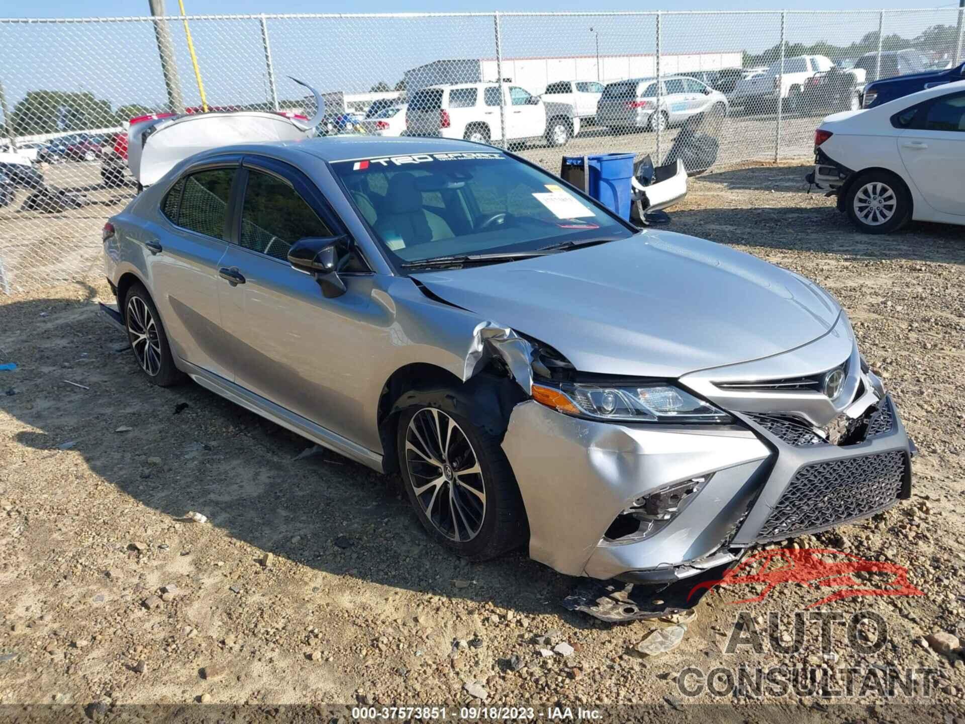 TOYOTA CAMRY 2018 - 4T1B11HKXJU110819