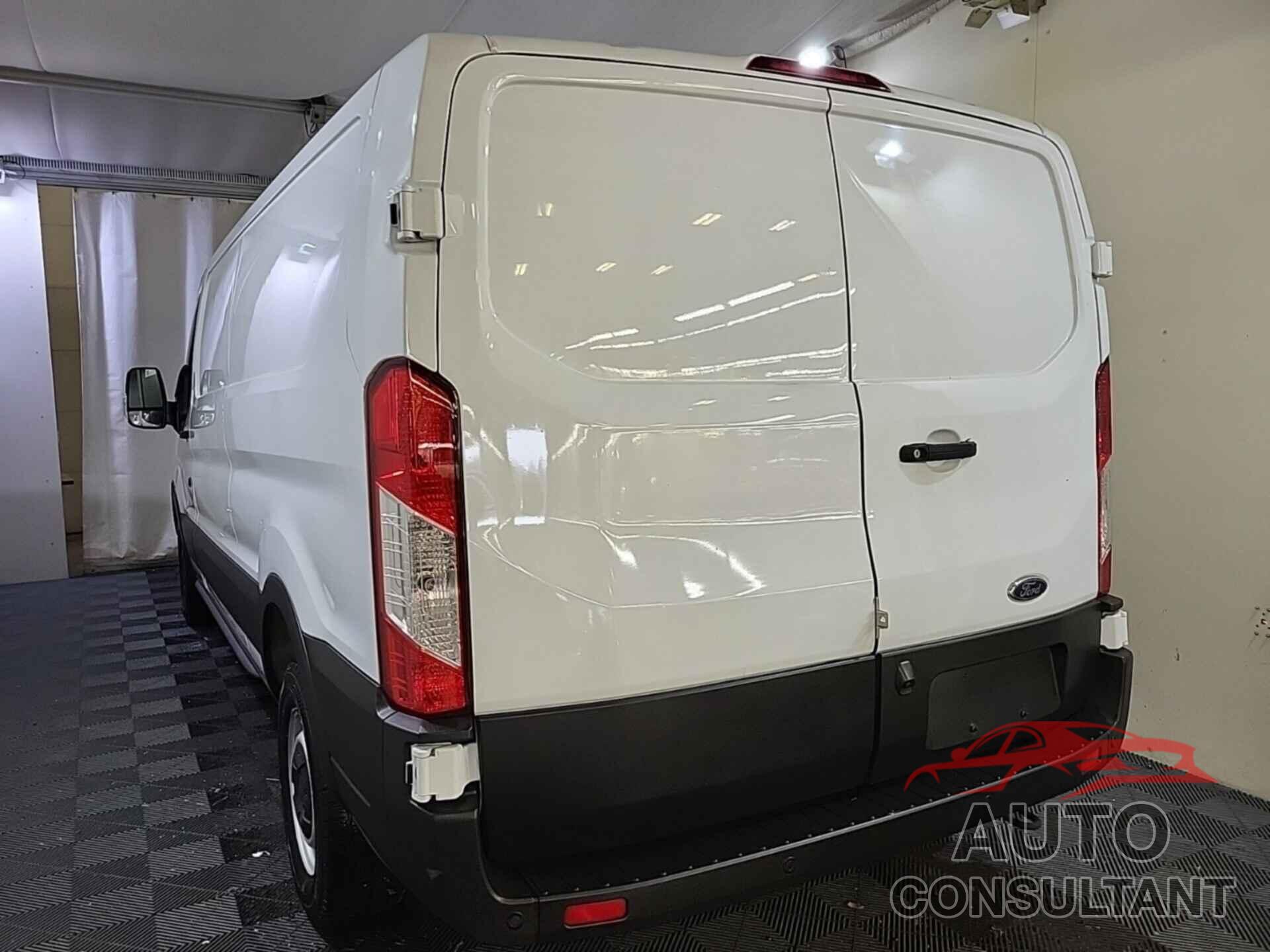 FORD TRANSIT-150 2021 - 1FTYE1Y89MKA75312