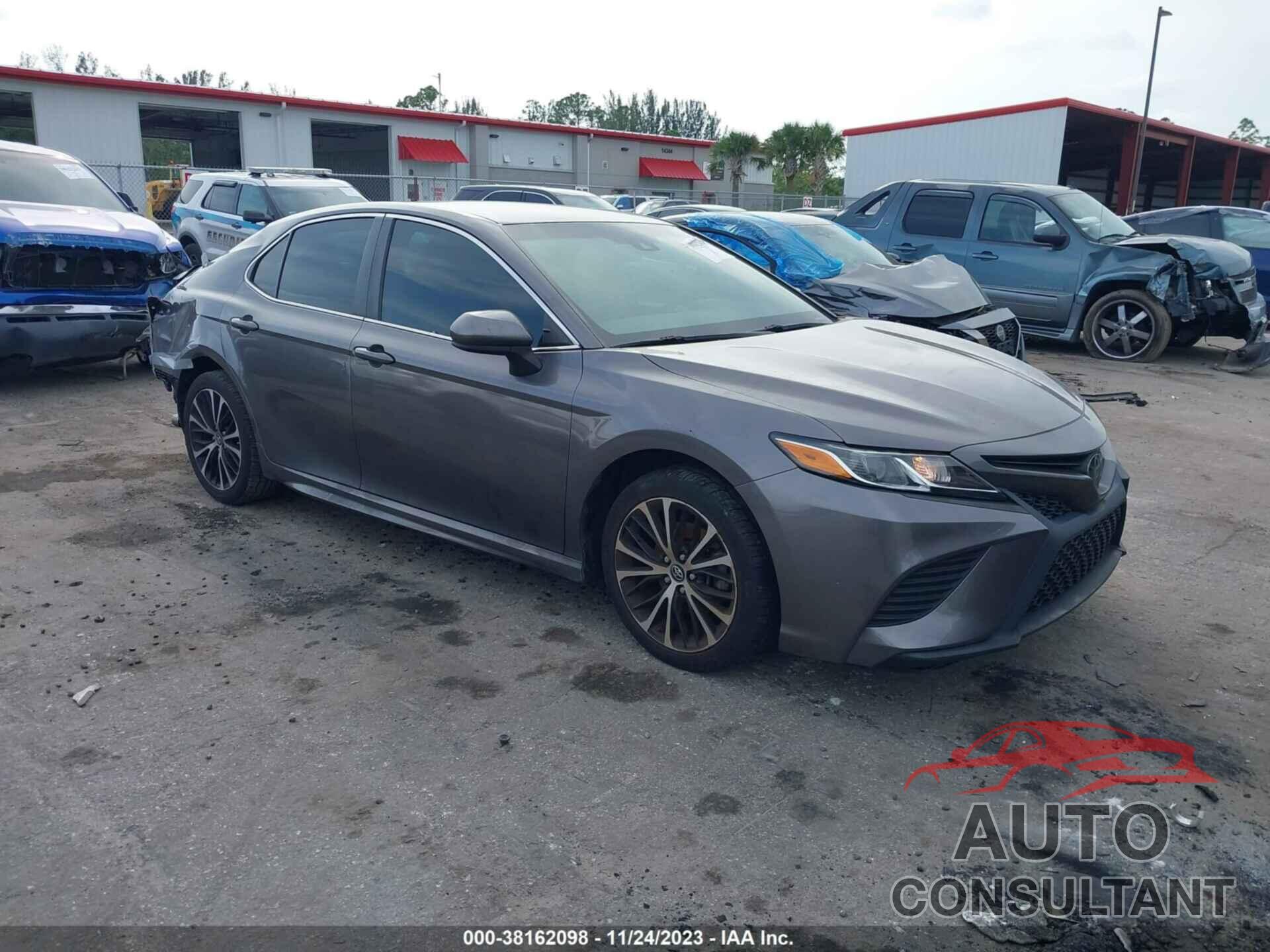 TOYOTA CAMRY 2018 - 4T1B11HK4JU144576