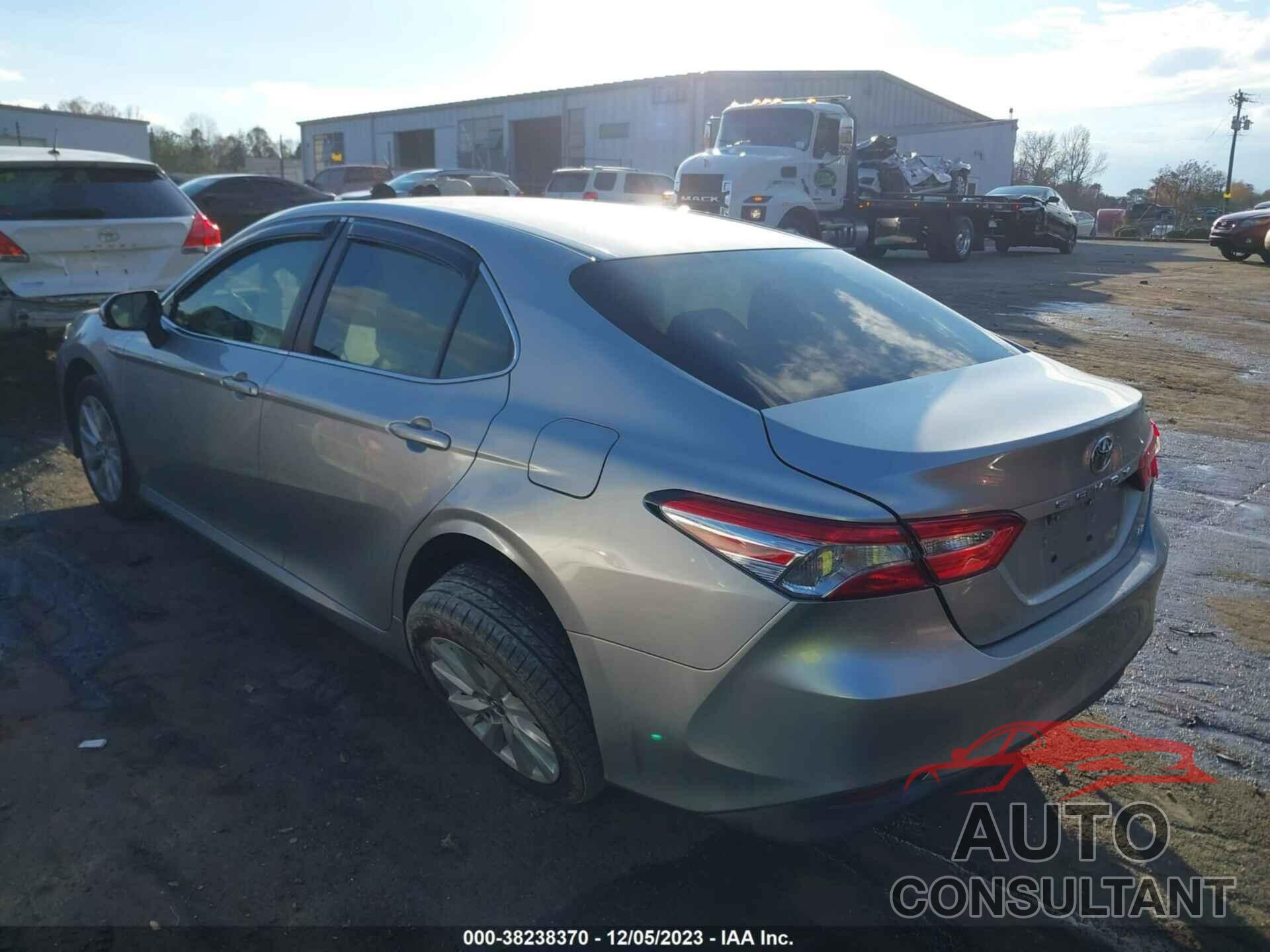 TOYOTA CAMRY 2018 - 4T1B11HK3JU571134