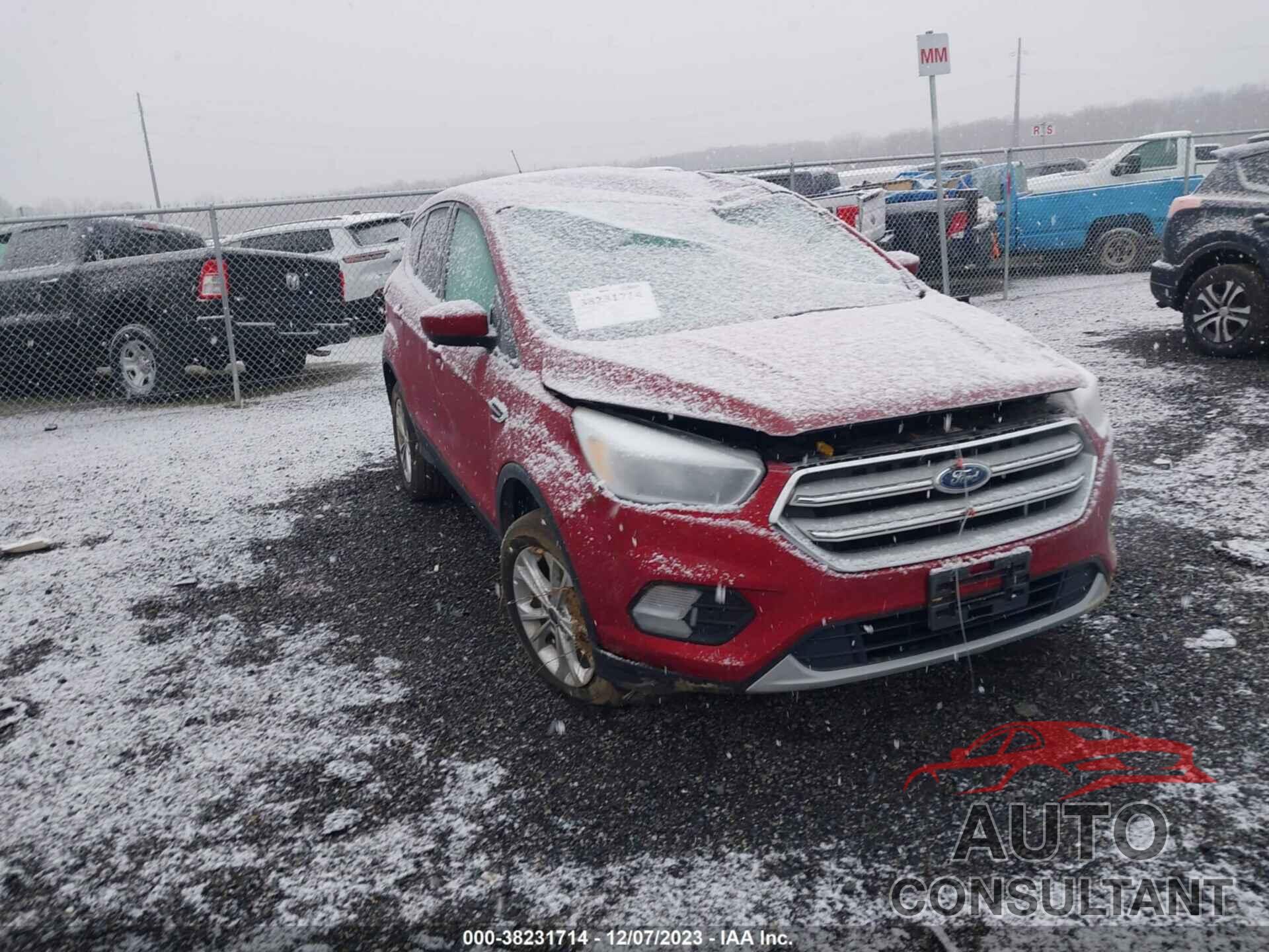 FORD ESCAPE 2017 - 1FMCU0GD4HUC57320