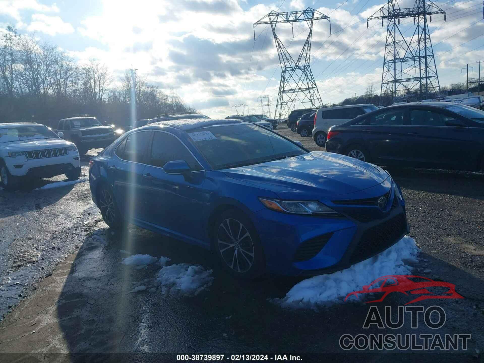 TOYOTA CAMRY 2018 - 4T1B11HK0JU105581