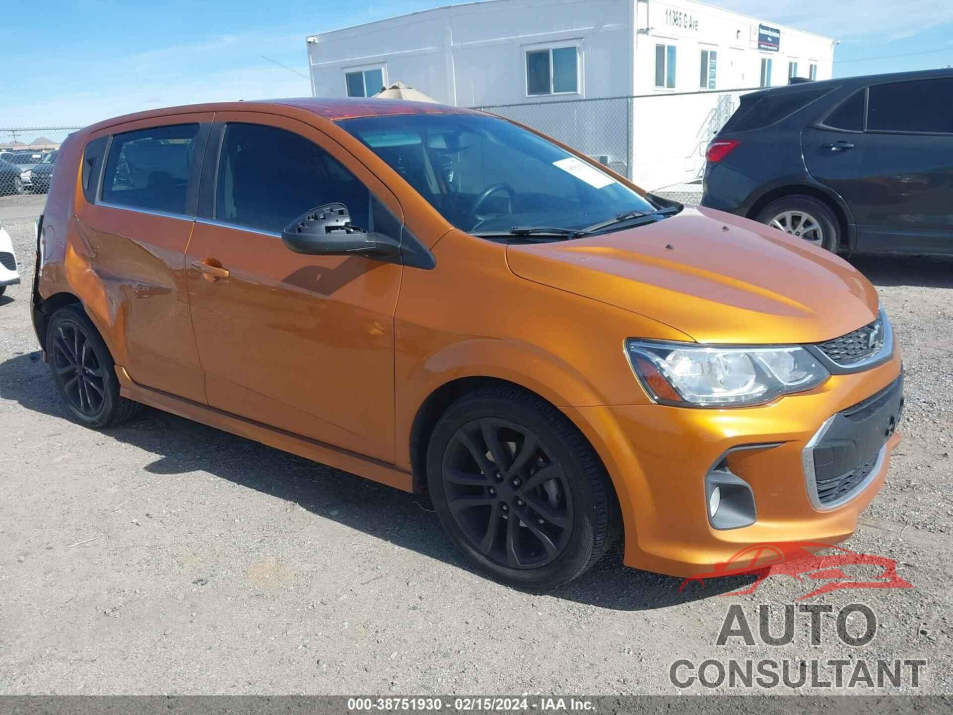 CHEVROLET SONIC 2018 - 1G1JC6SB6J4114178