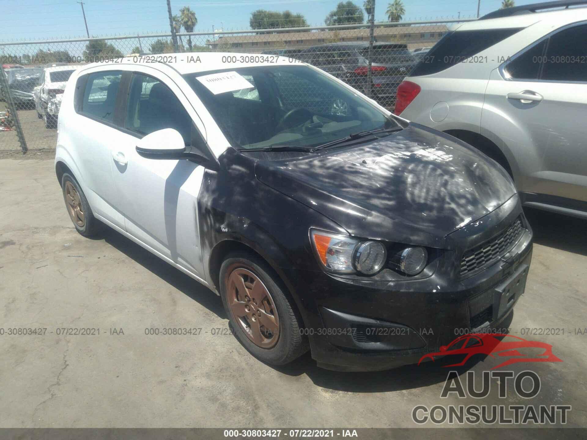 CHEVROLET SONIC 2016 - 1G1JA6SH0G4111537