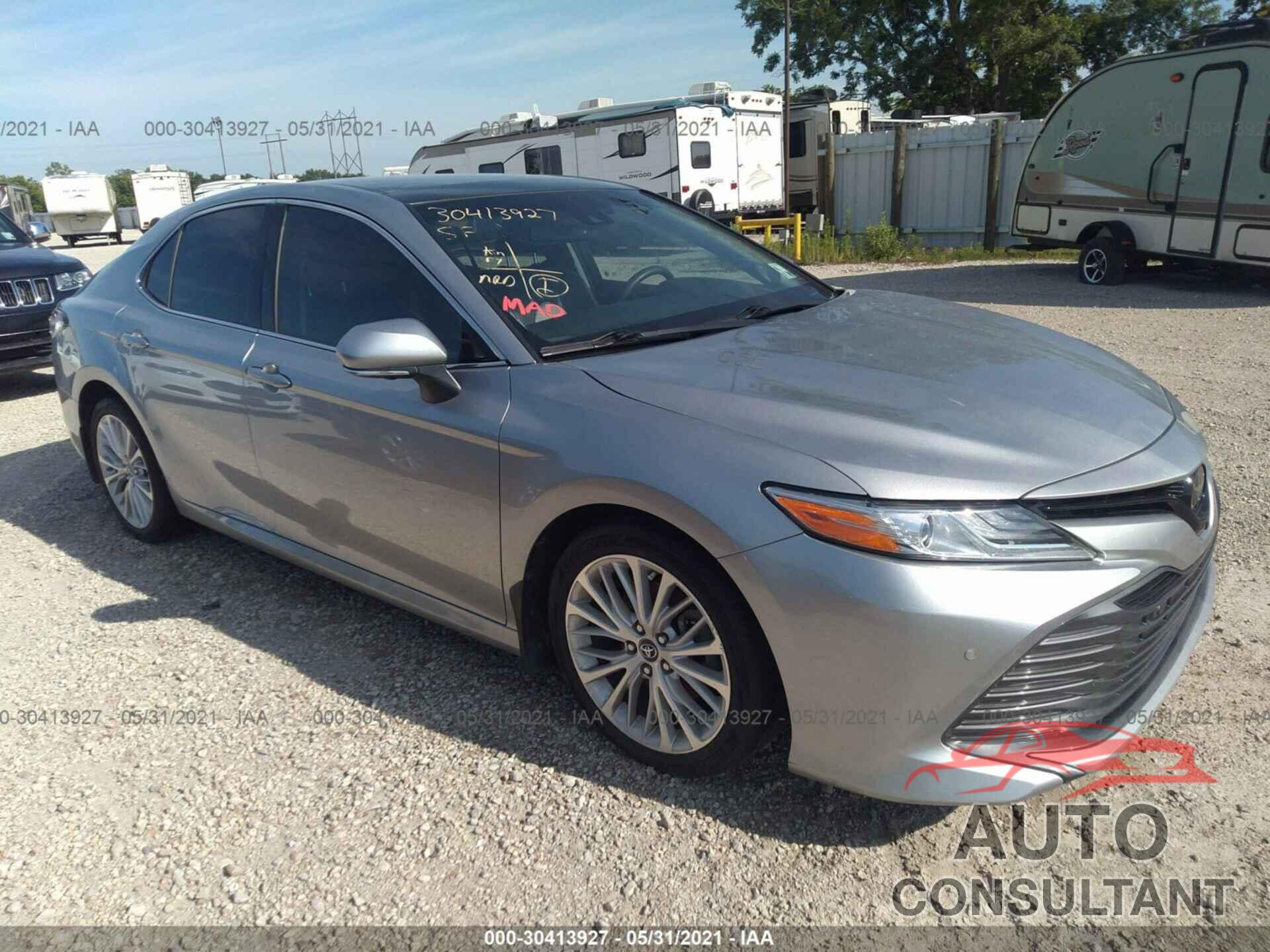 TOYOTA CAMRY 2018 - 4T1B11HK0JU080617