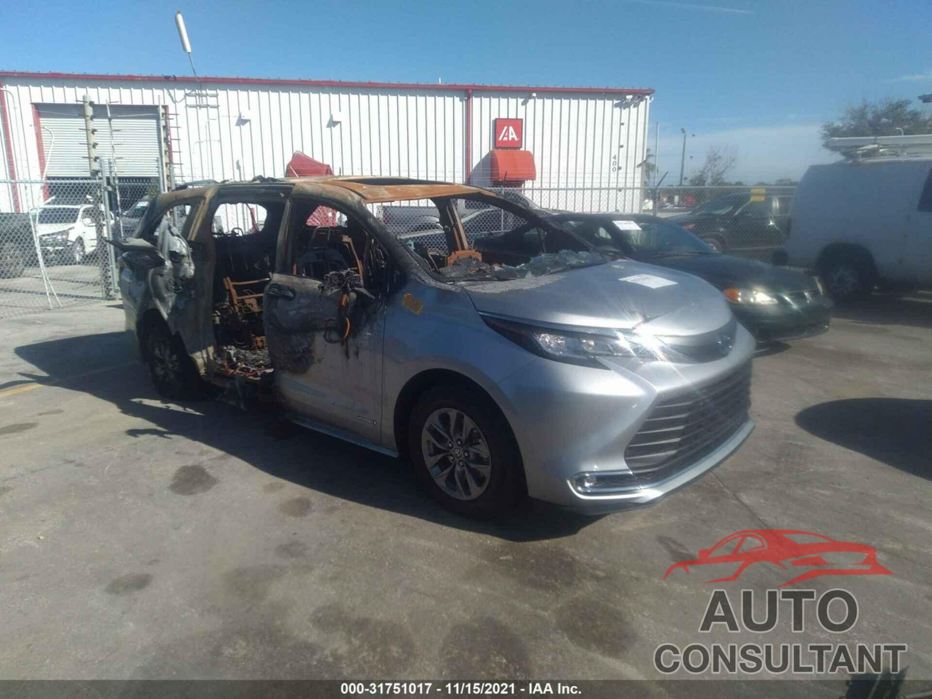 TOYOTA SIENNA 2021 - 5TDJRKECXMS021675