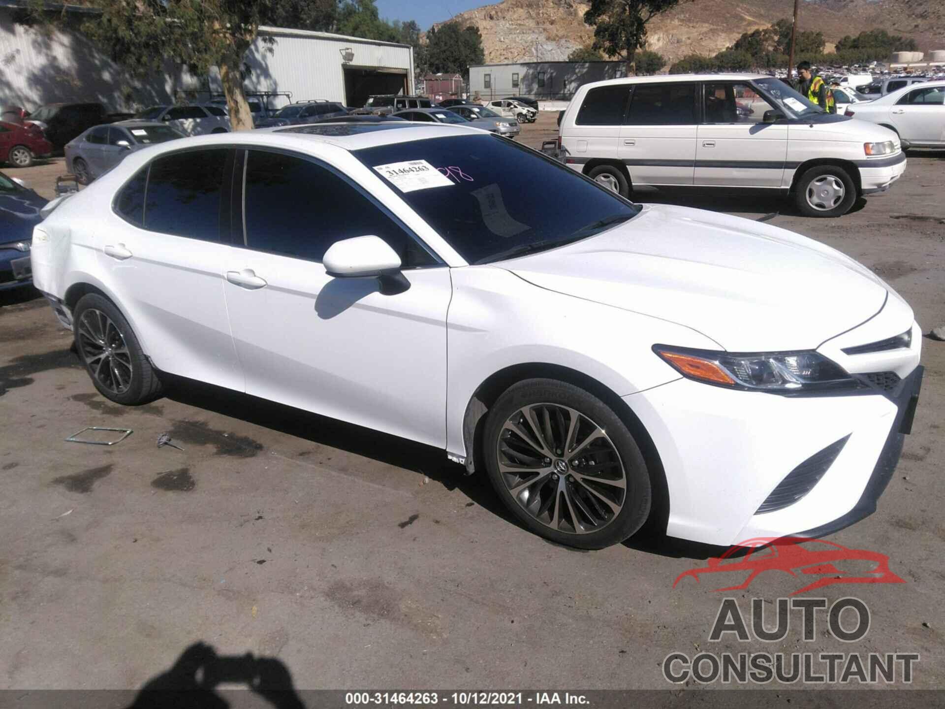 TOYOTA CAMRY 2018 - 4T1B11HK7JU016882