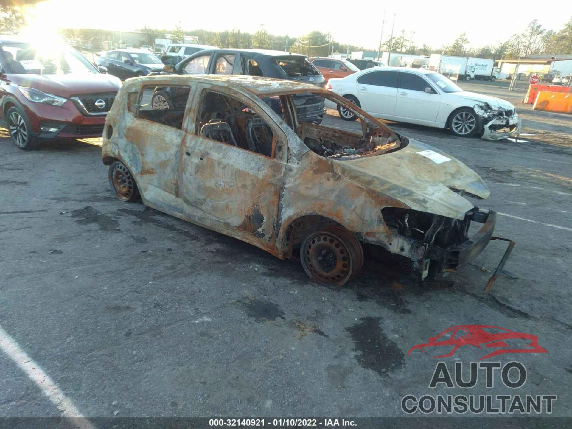 CHEVROLET SONIC 2016 - 1G1JA6SH2G4173263