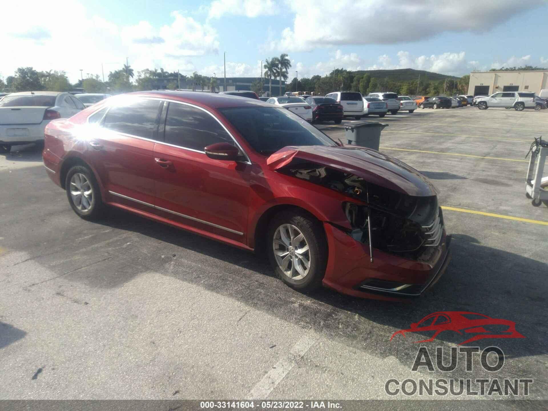 VOLKSWAGEN PASSAT 2017 - 1VWAT7A32HC058437