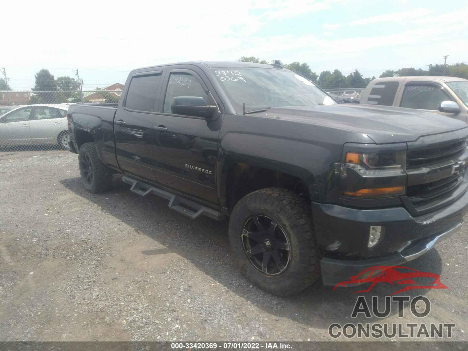 CHEVROLET SILVERADO 1500 2018 - 1GCUKREC2JF140083