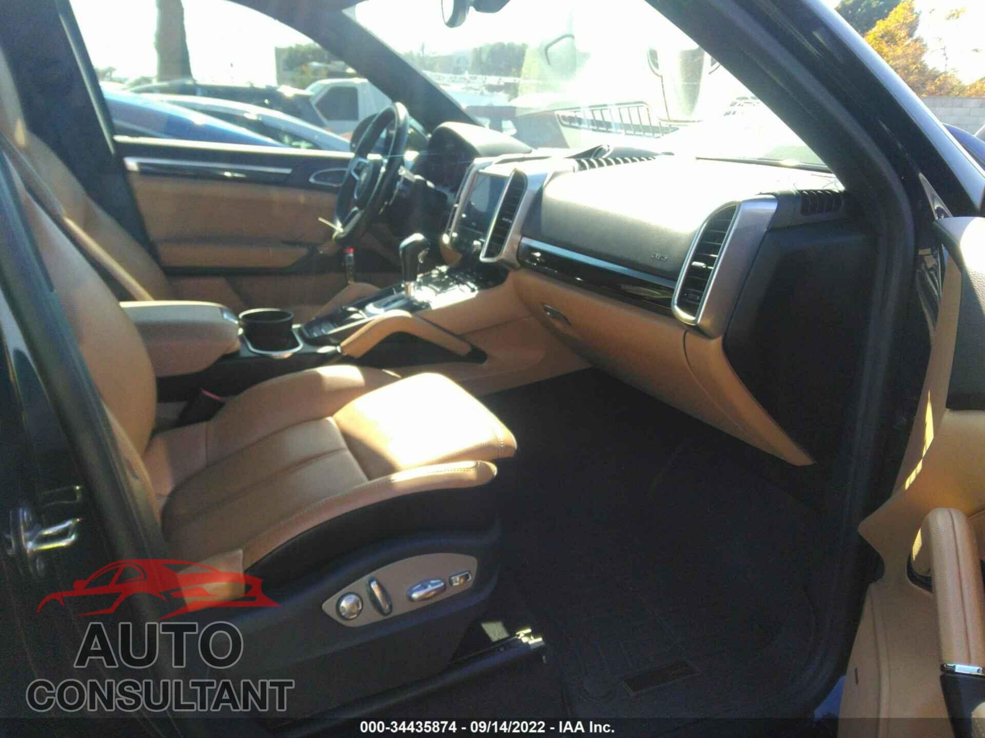 PORSCHE CAYENNE 2017 - WP1AA2A28HKA89358