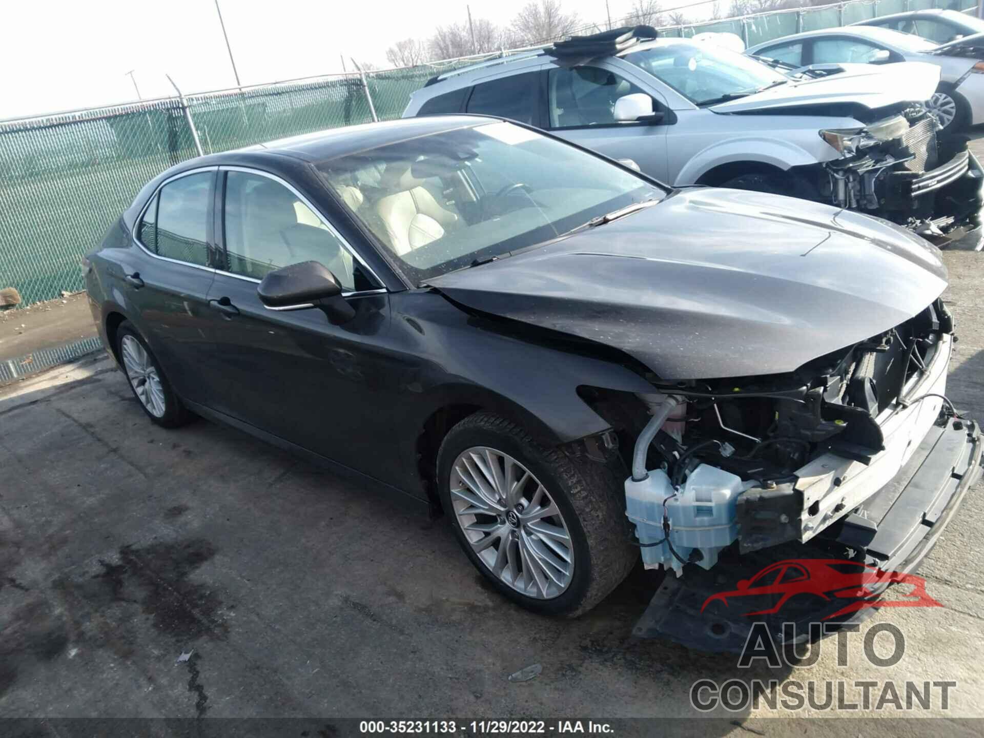 TOYOTA CAMRY 2018 - 4T1B11HK3JU512584