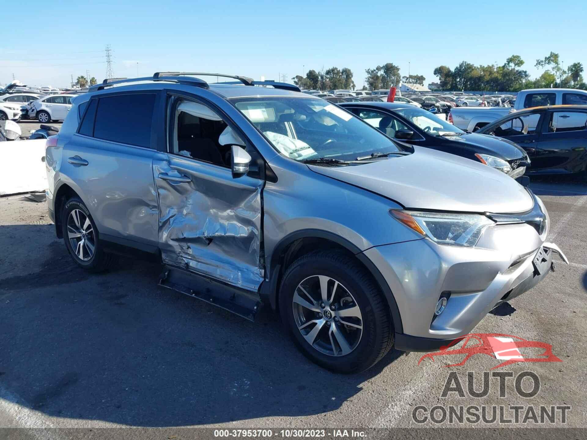 TOYOTA RAV4 2018 - JTMRFREV1JJ229958