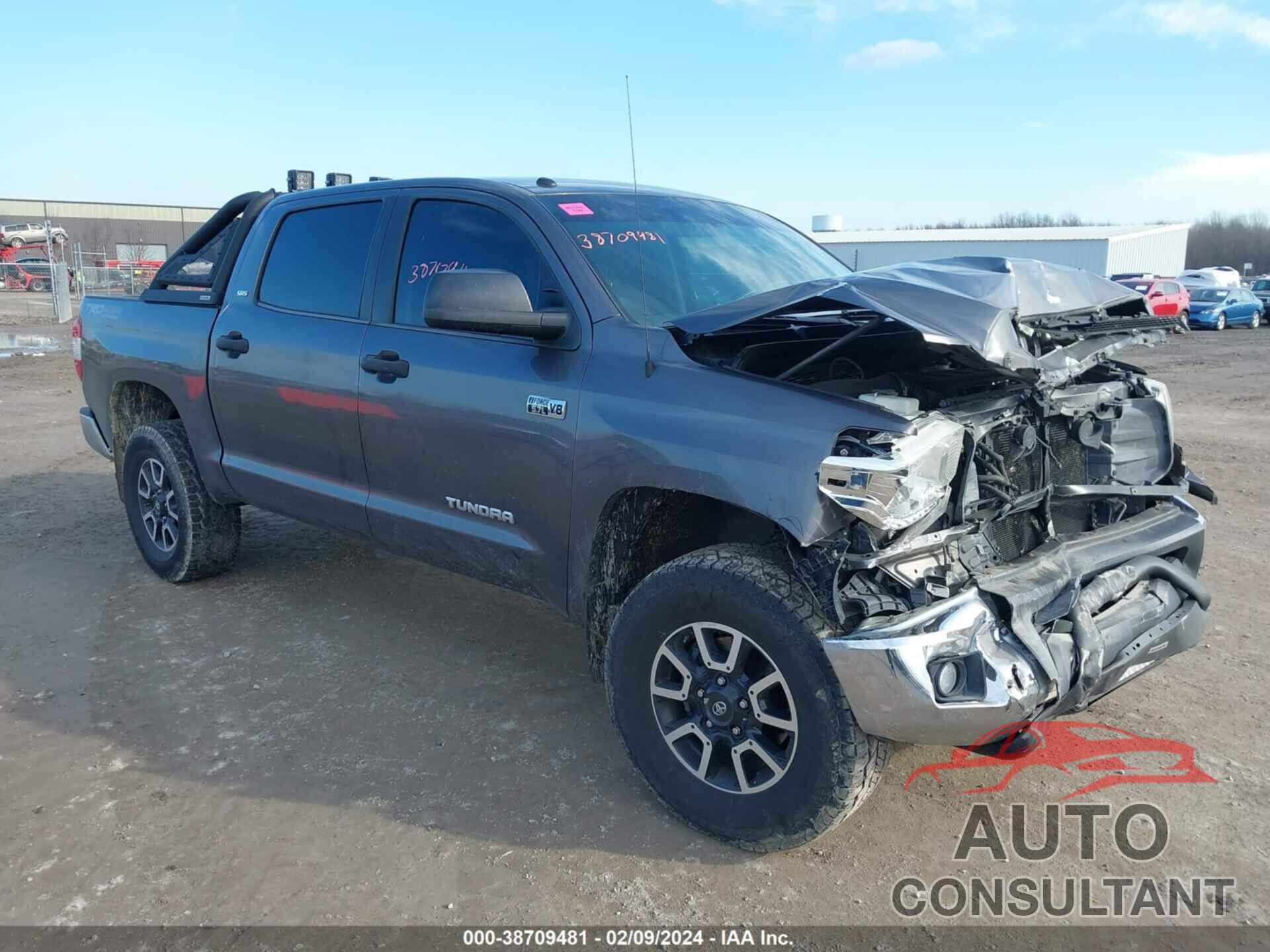 TOYOTA TUNDRA 2017 - 5TFDY5F17HX590613