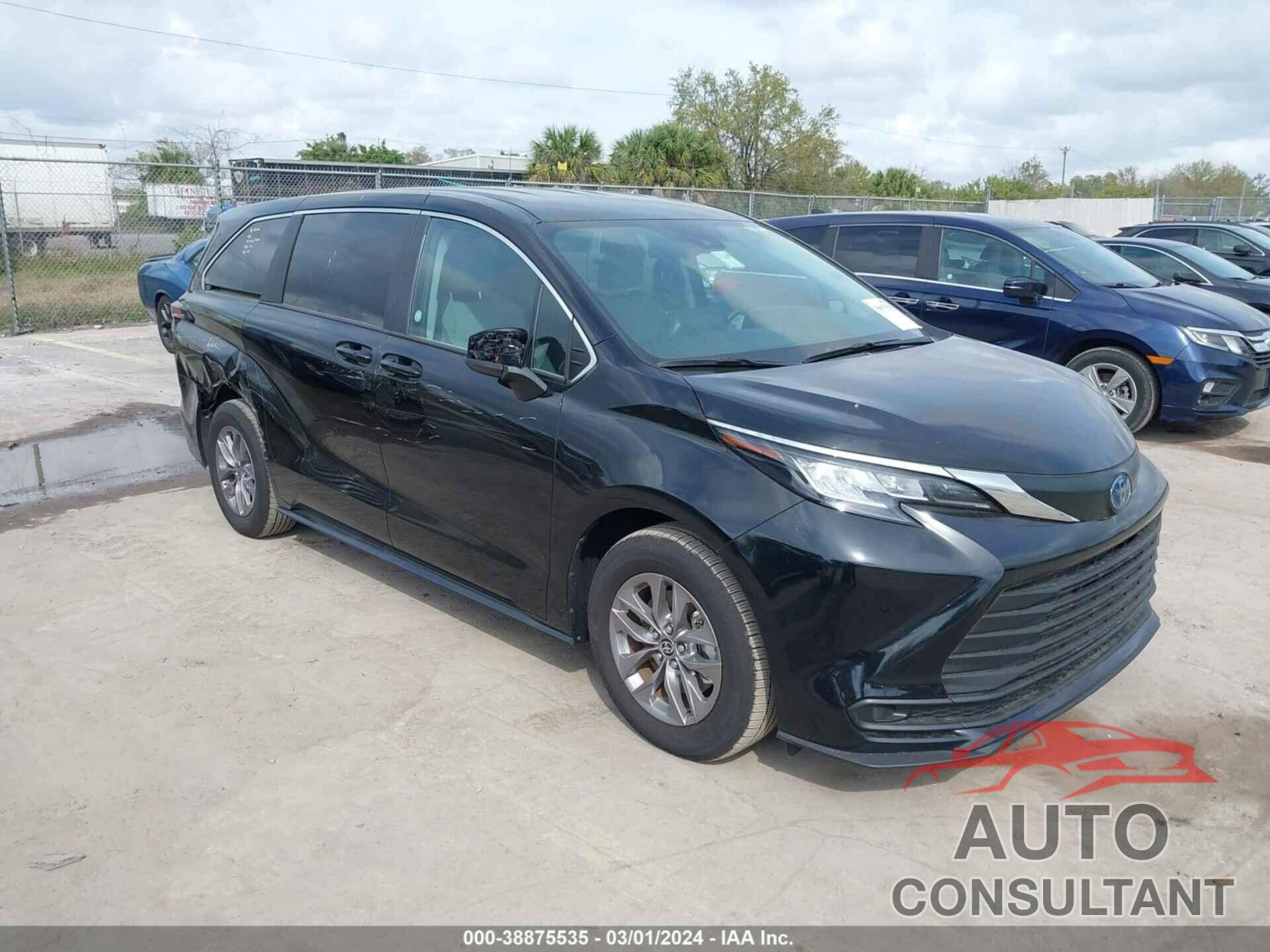 TOYOTA SIENNA 2023 - 5TDKRKEC2PS167206