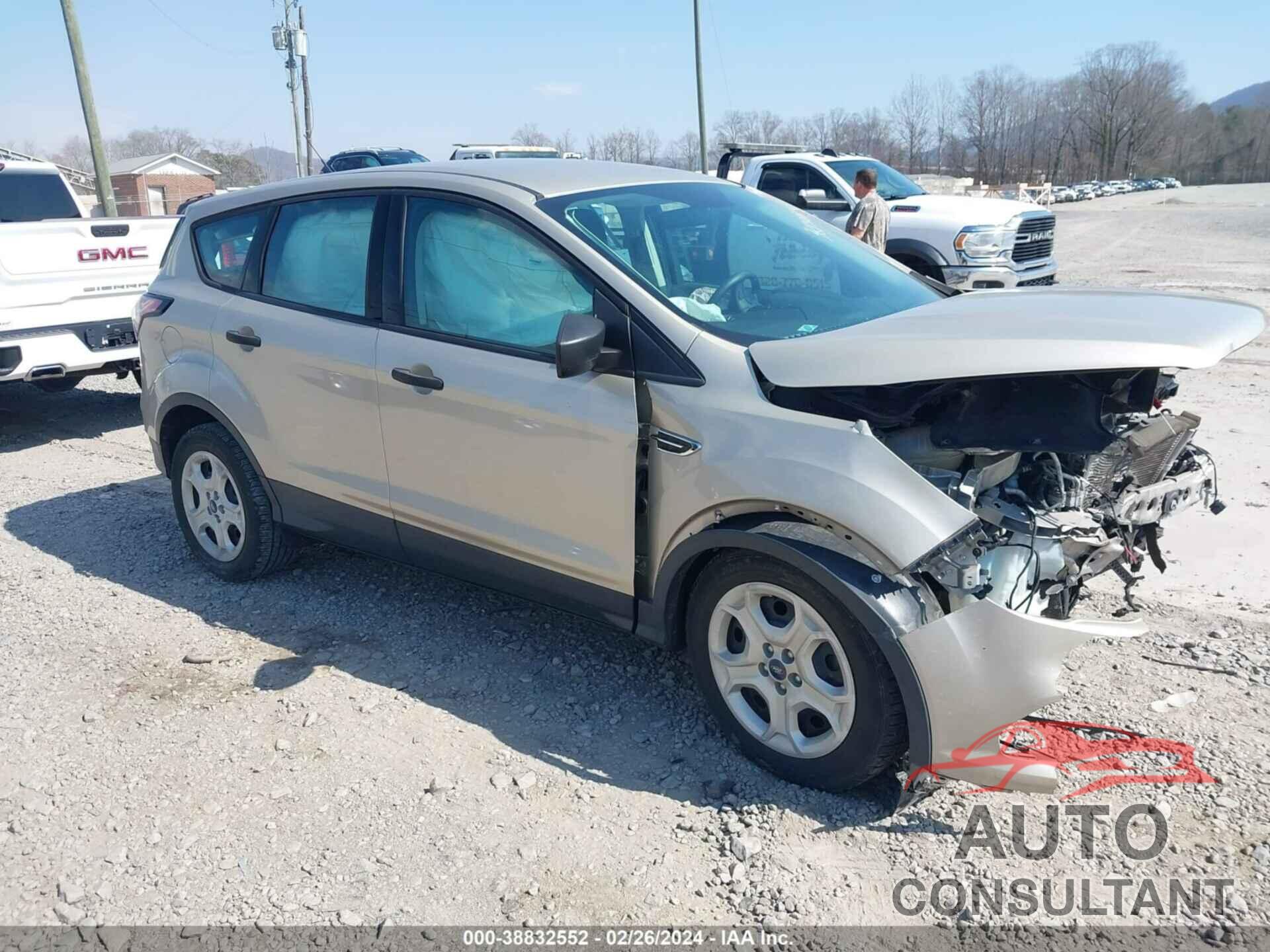 FORD ESCAPE 2017 - 1FMCU0F76HUD34619