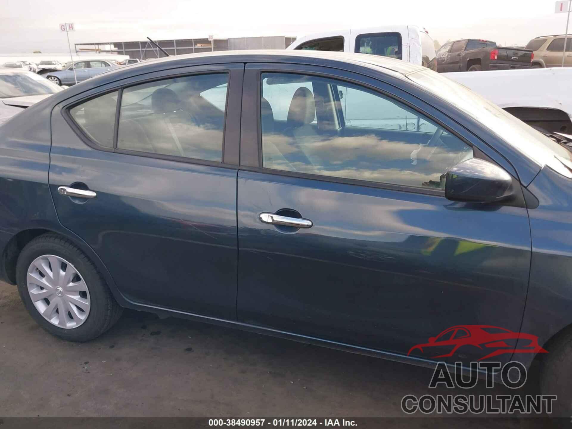 NISSAN VERSA 2017 - 3N1CN7AP5HL880732