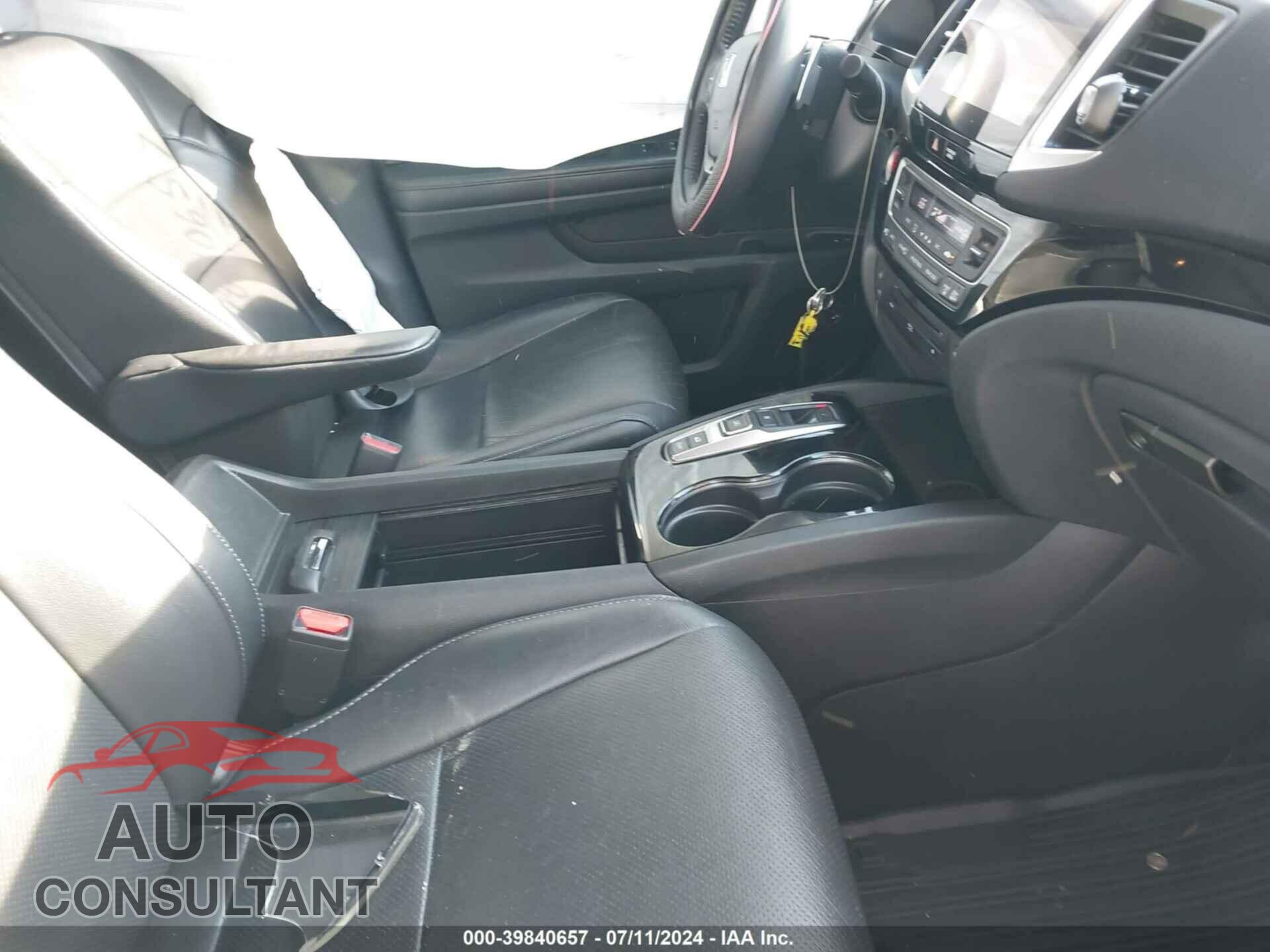 HONDA PILOT 2017 - 5FNYF6H08HB060372