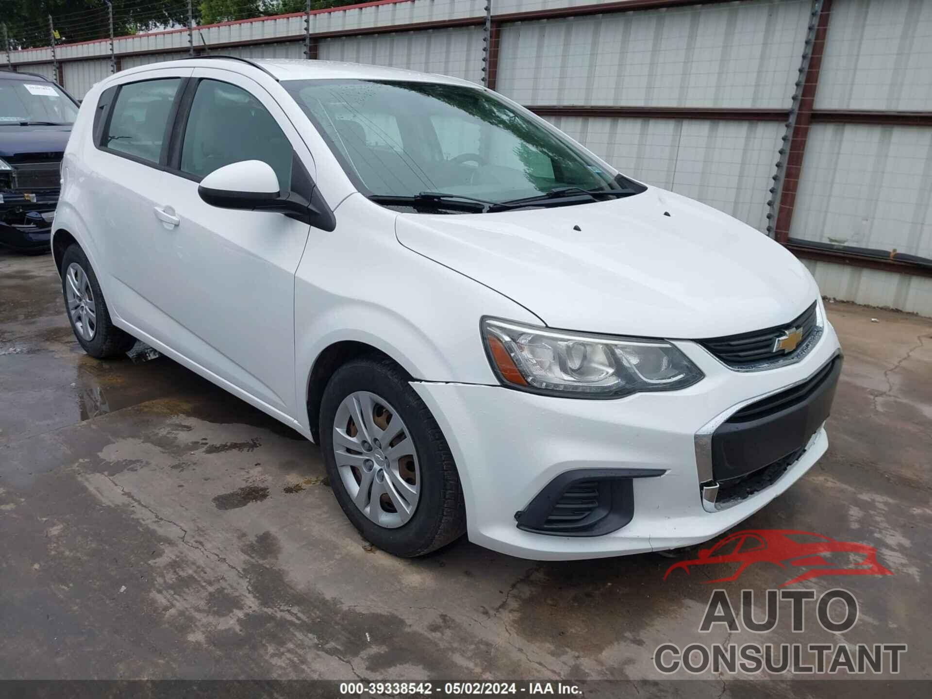 CHEVROLET SONIC 2017 - 1G1JG6SH5H4155730