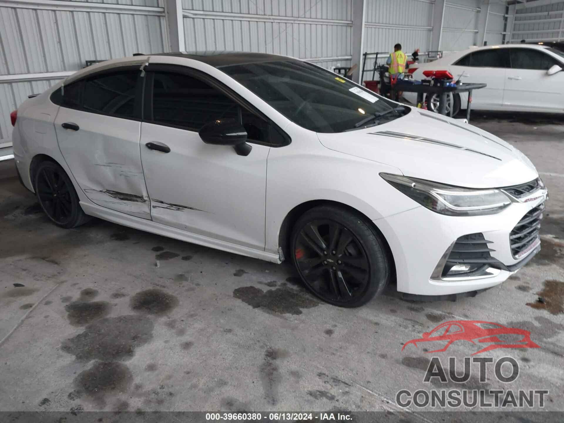 CHEVROLET CRUZE 2018 - 1G1BE5SM3J7162522