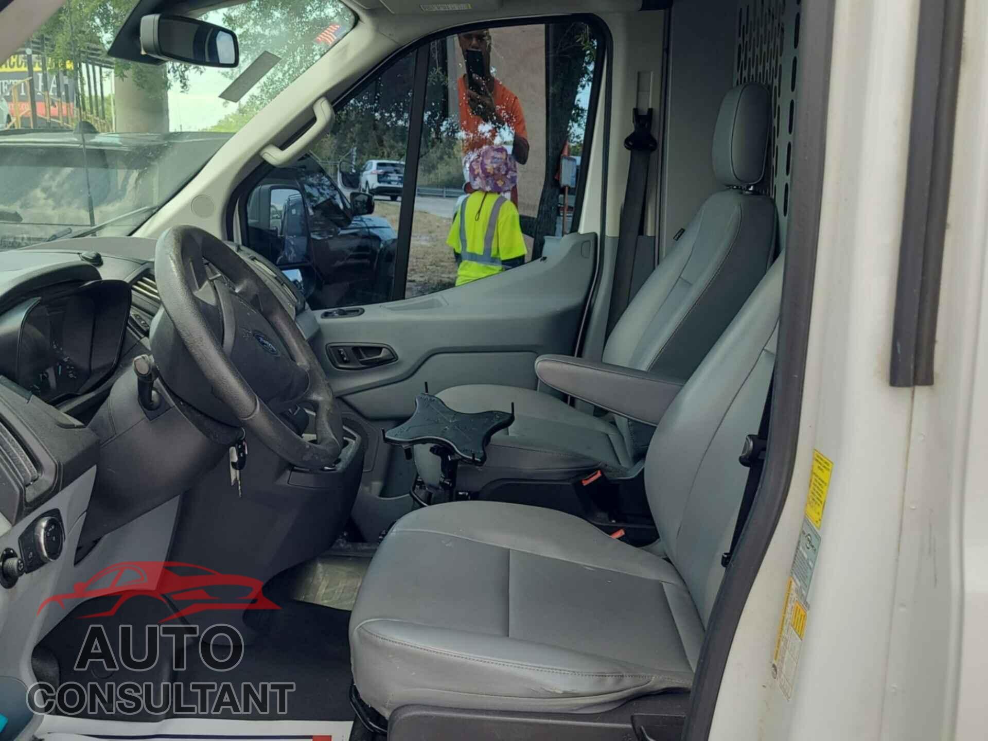 FORD TRANSIT 2017 - 1FTYR2CM7HKB00504