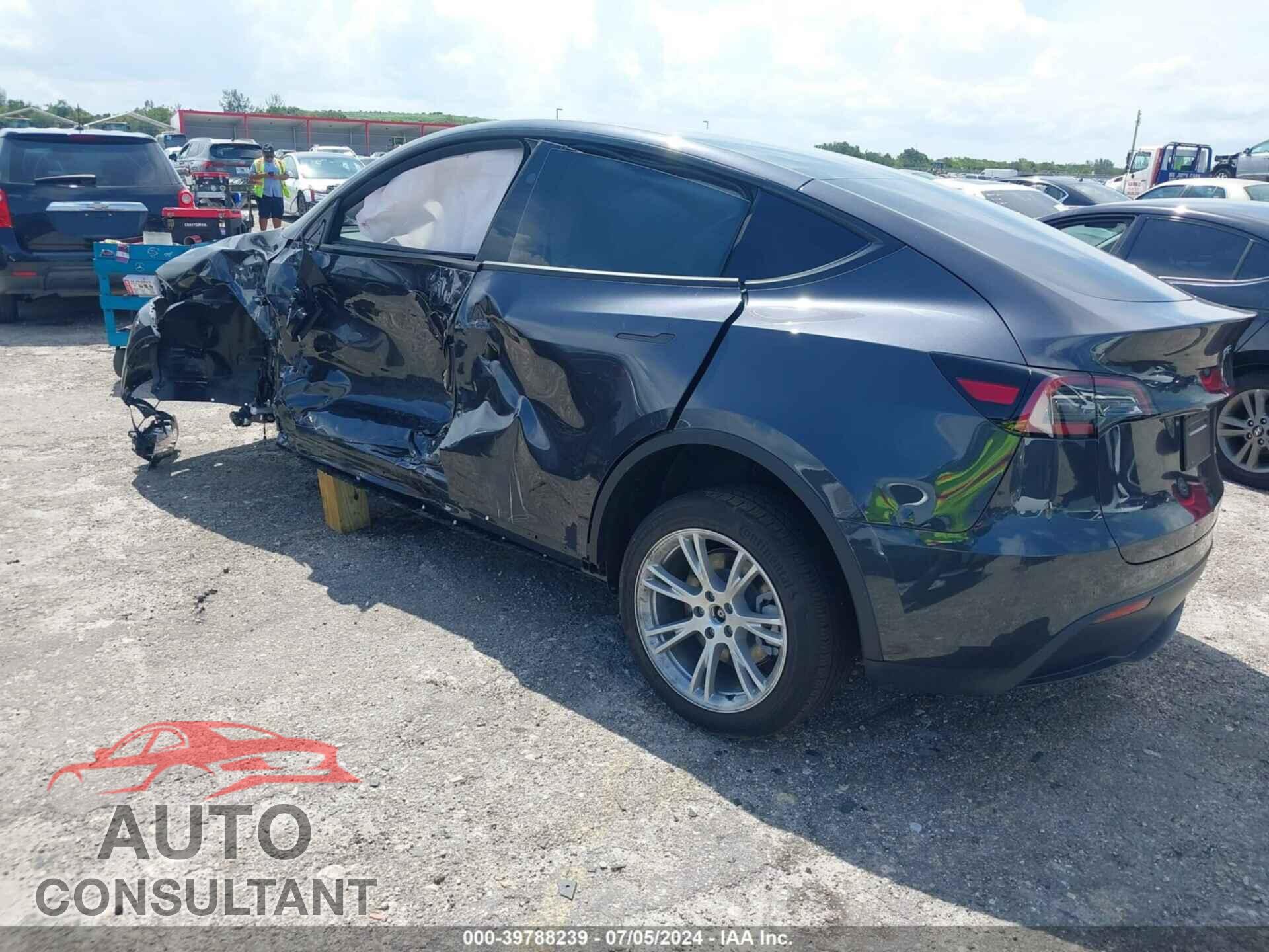 TESLA MODEL Y 2024 - 7SAYGAEE6RF080365