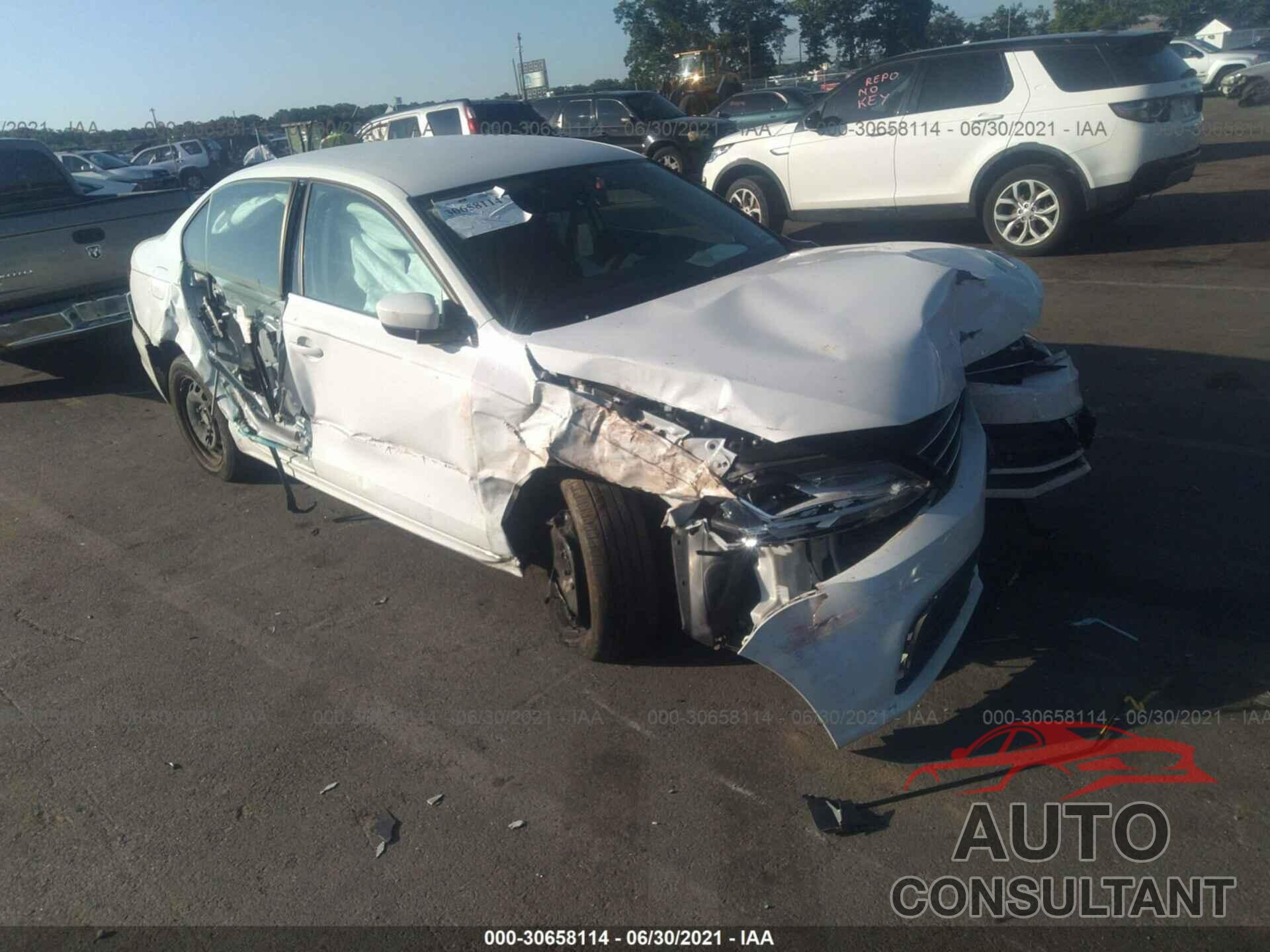 VOLKSWAGEN JETTA 2017 - 3VW2B7AJXHM389951
