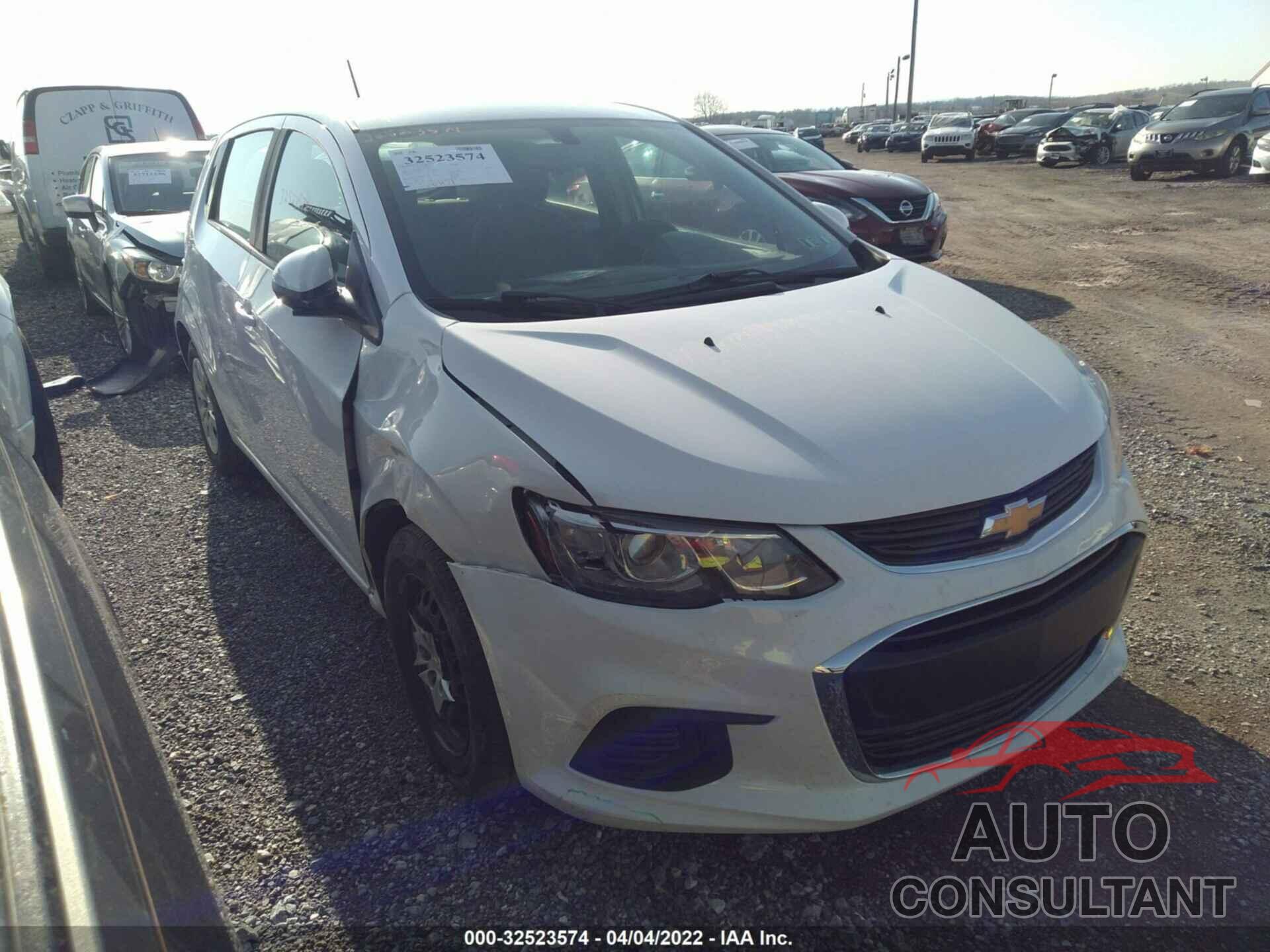 CHEVROLET SONIC 2017 - 1G1JG6SH8H4147931