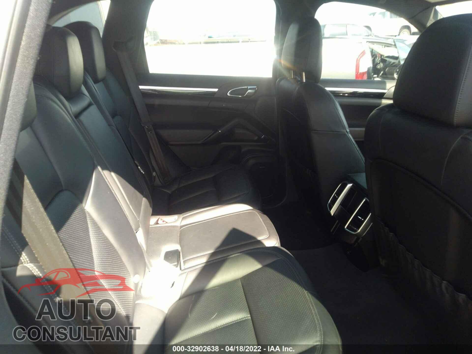 PORSCHE CAYENNE 2016 - WP1AA2A29GKA11475