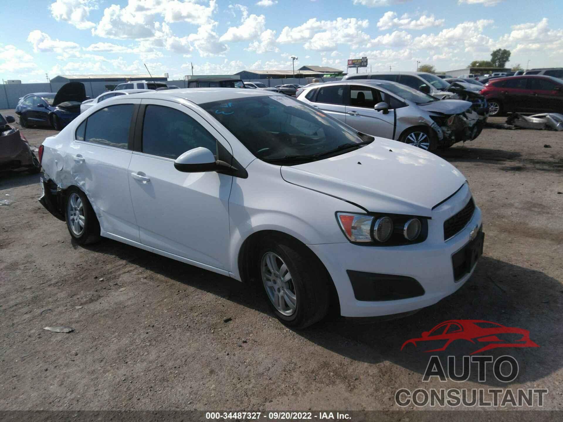 CHEVROLET SONIC 2015 - 1G1JC5SH1F4101618