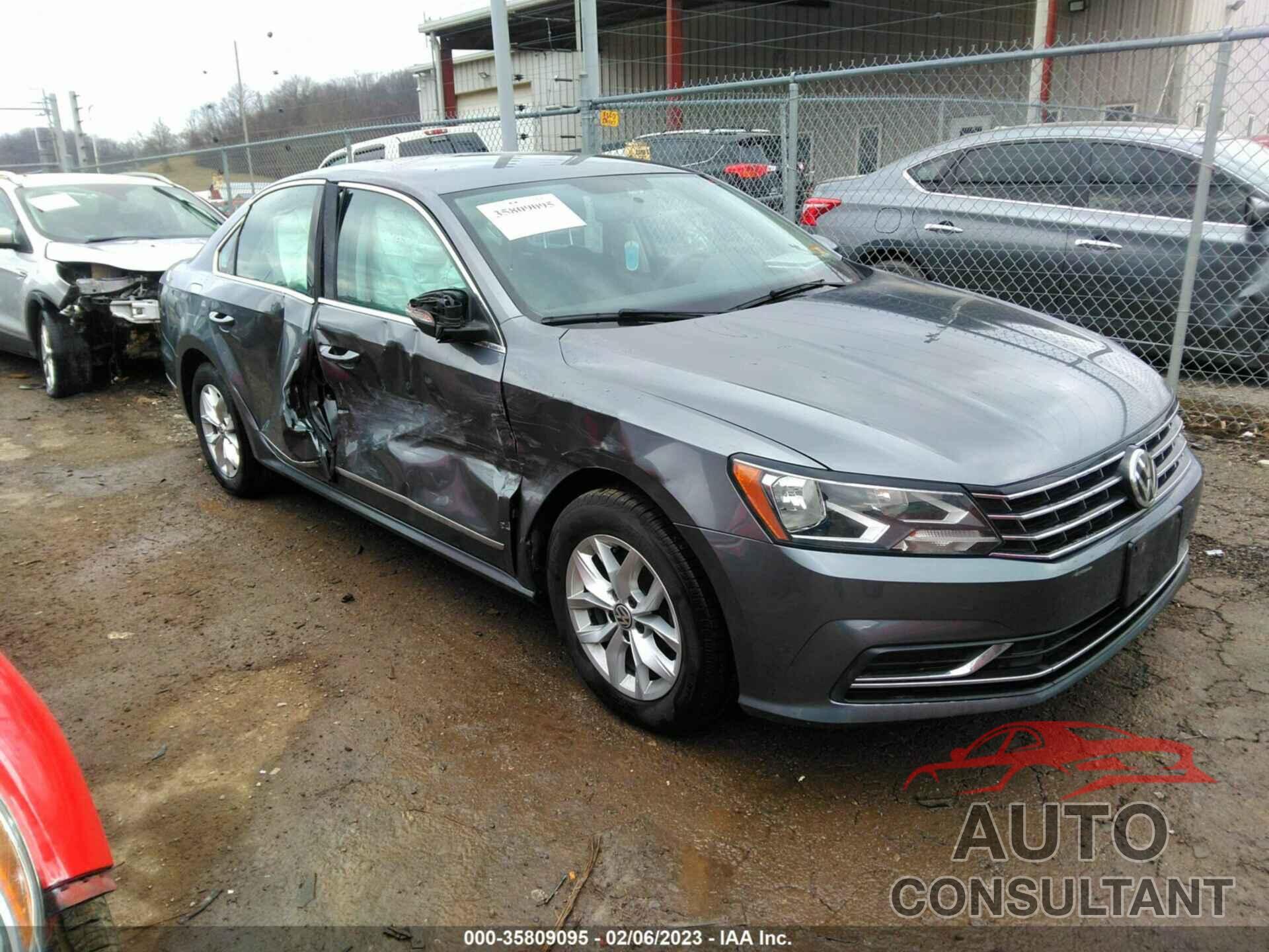 VOLKSWAGEN PASSAT 2017 - 1VWAT7A32HC017211
