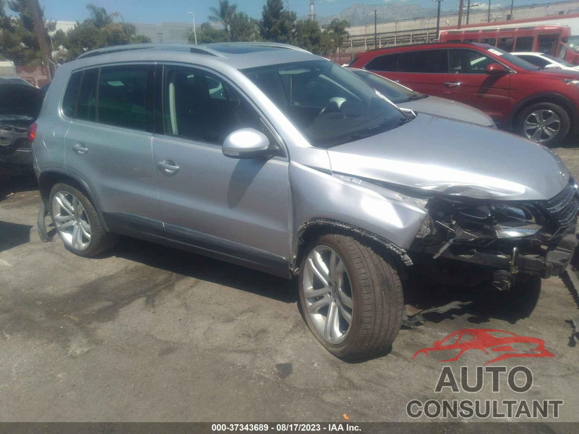 VOLKSWAGEN TIGUAN 2016 - WVGAV7AX4GW560200