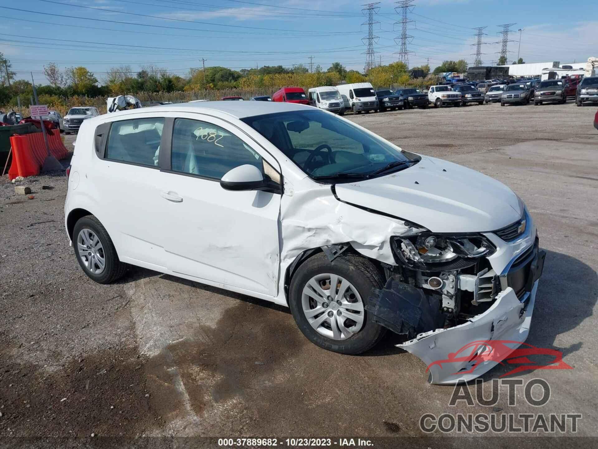 CHEVROLET SONIC 2017 - 1G1JG6SH2H4155197