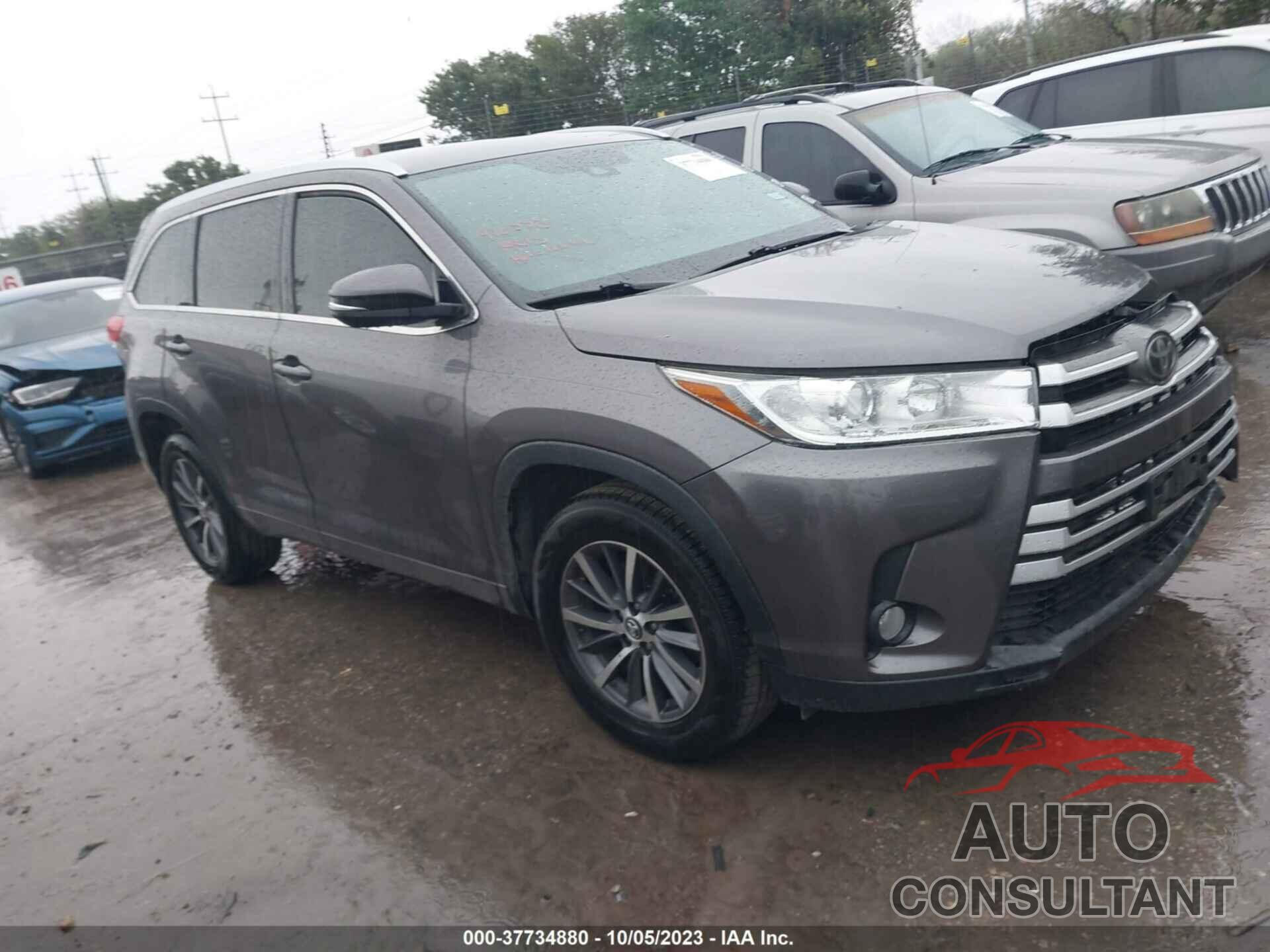 TOYOTA HIGHLANDER 2018 - 5TDKZRFH5JS530589