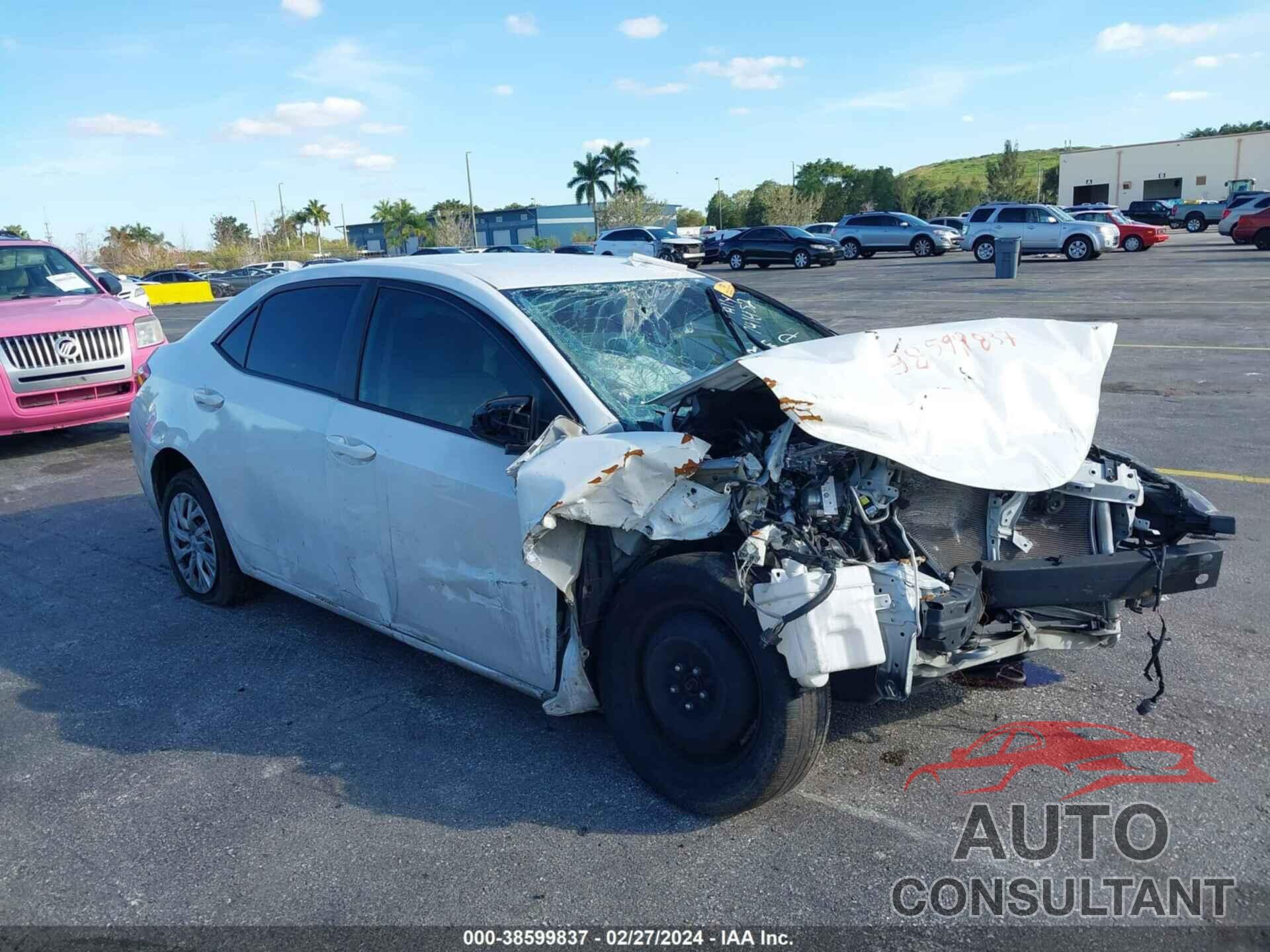 TOYOTA COROLLA 2018 - 5YFBURHE0JP741452