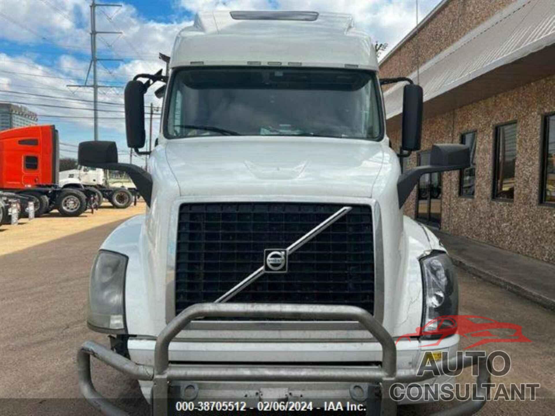 VOLVO VNL 2018 - 4V4NC9TH0JN992295