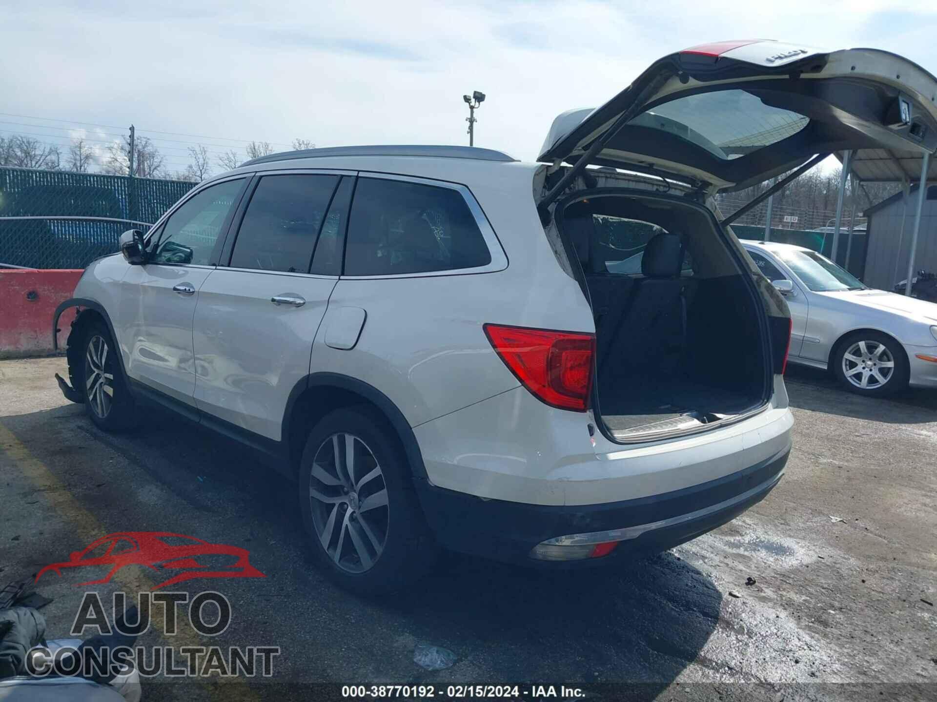 HONDA PILOT 2018 - 5FNYF6H04JB018917