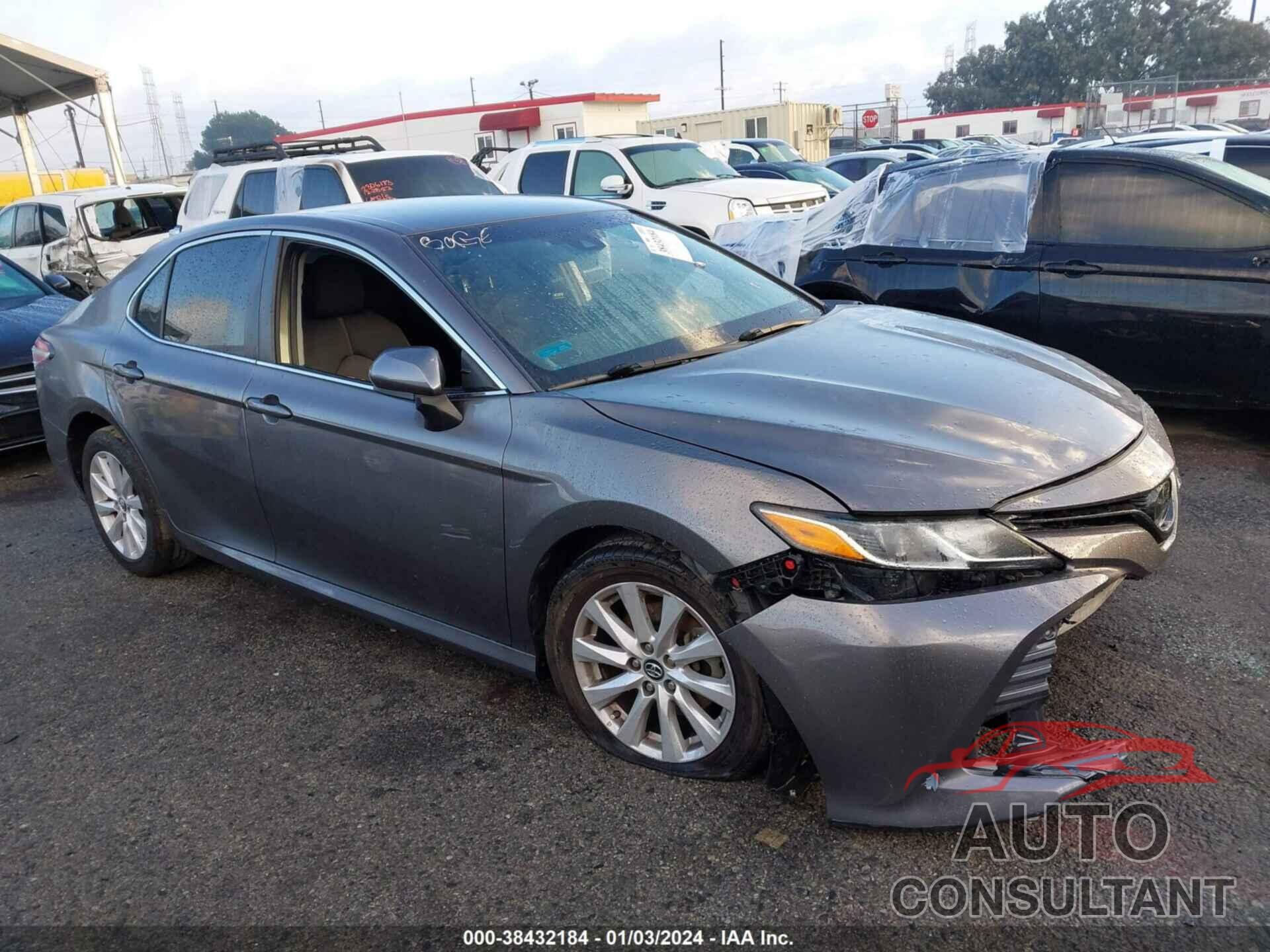 TOYOTA CAMRY 2018 - 4T1B11HK5JU140164
