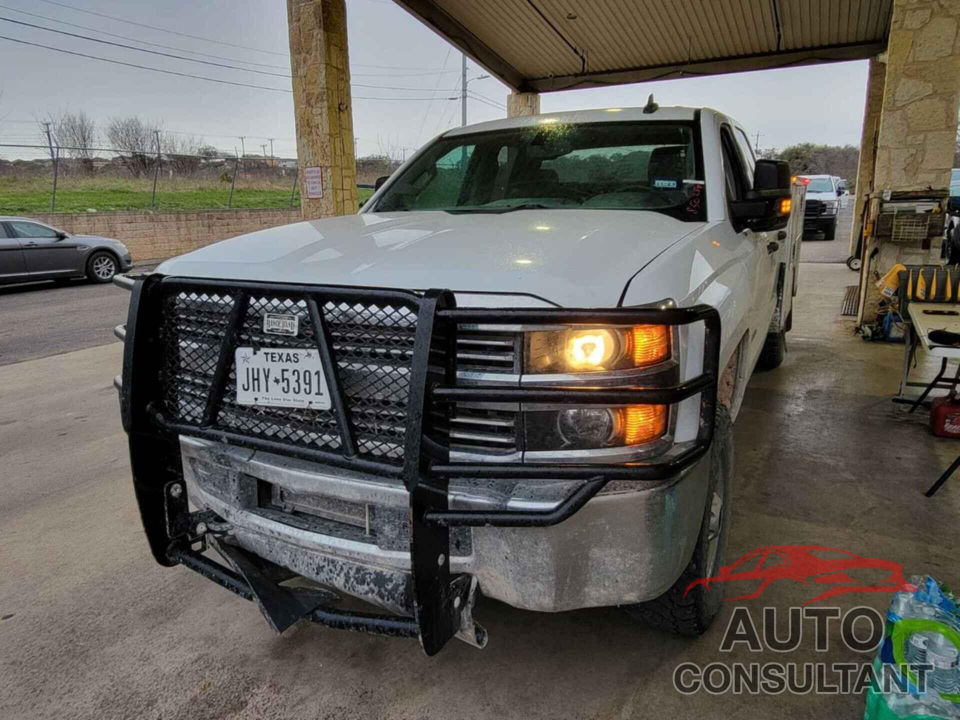 CHEVROLET SILVERADO 2500HD 2018 - 1GC2KUEG5JZ143166