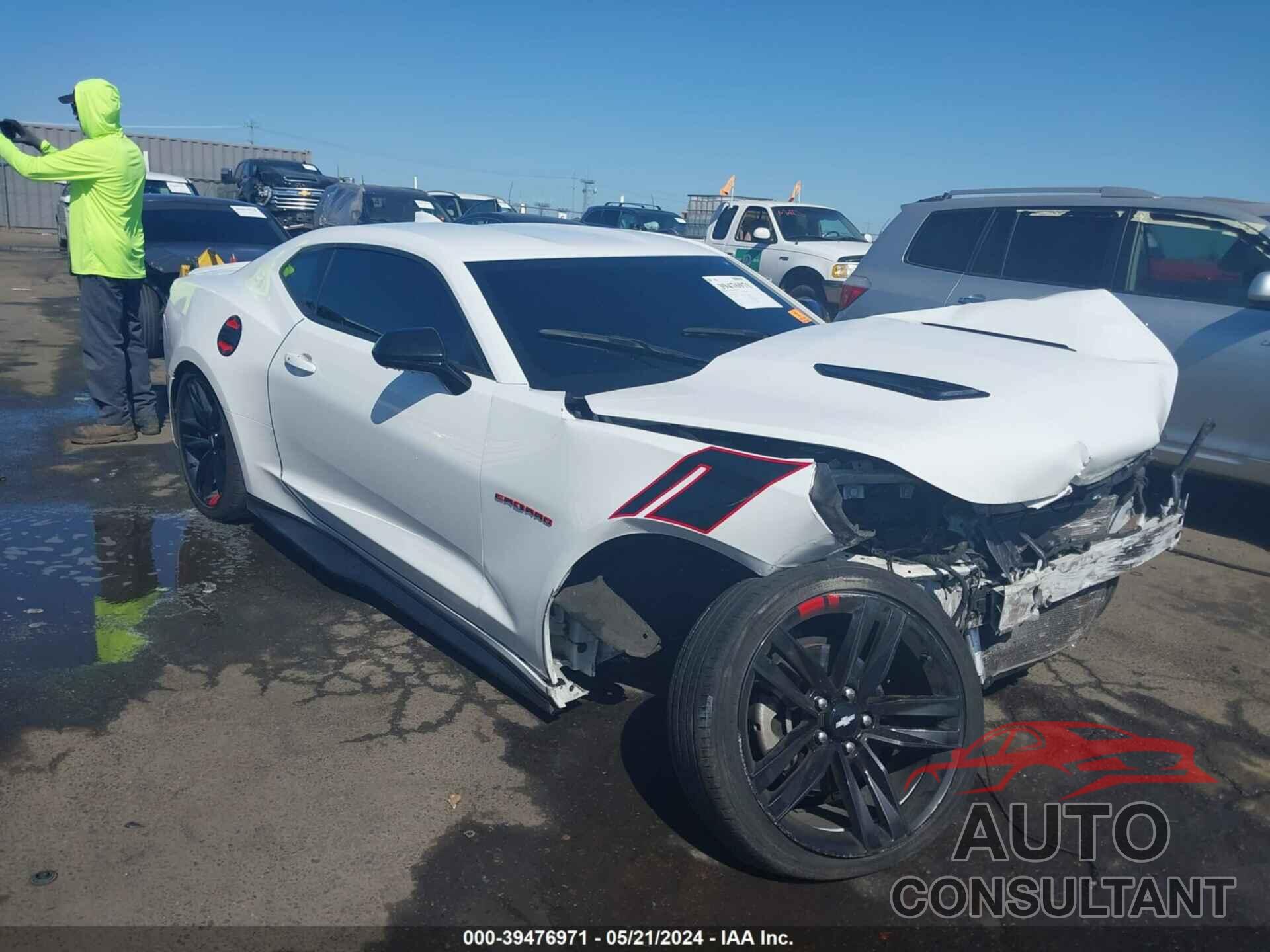 CHEVROLET CAMARO 2018 - 1G1FB1RX8J0178971