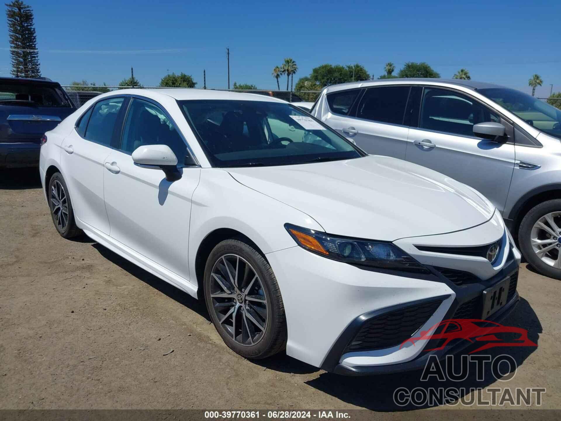TOYOTA CAMRY 2023 - 4T1G11AK8PU734711