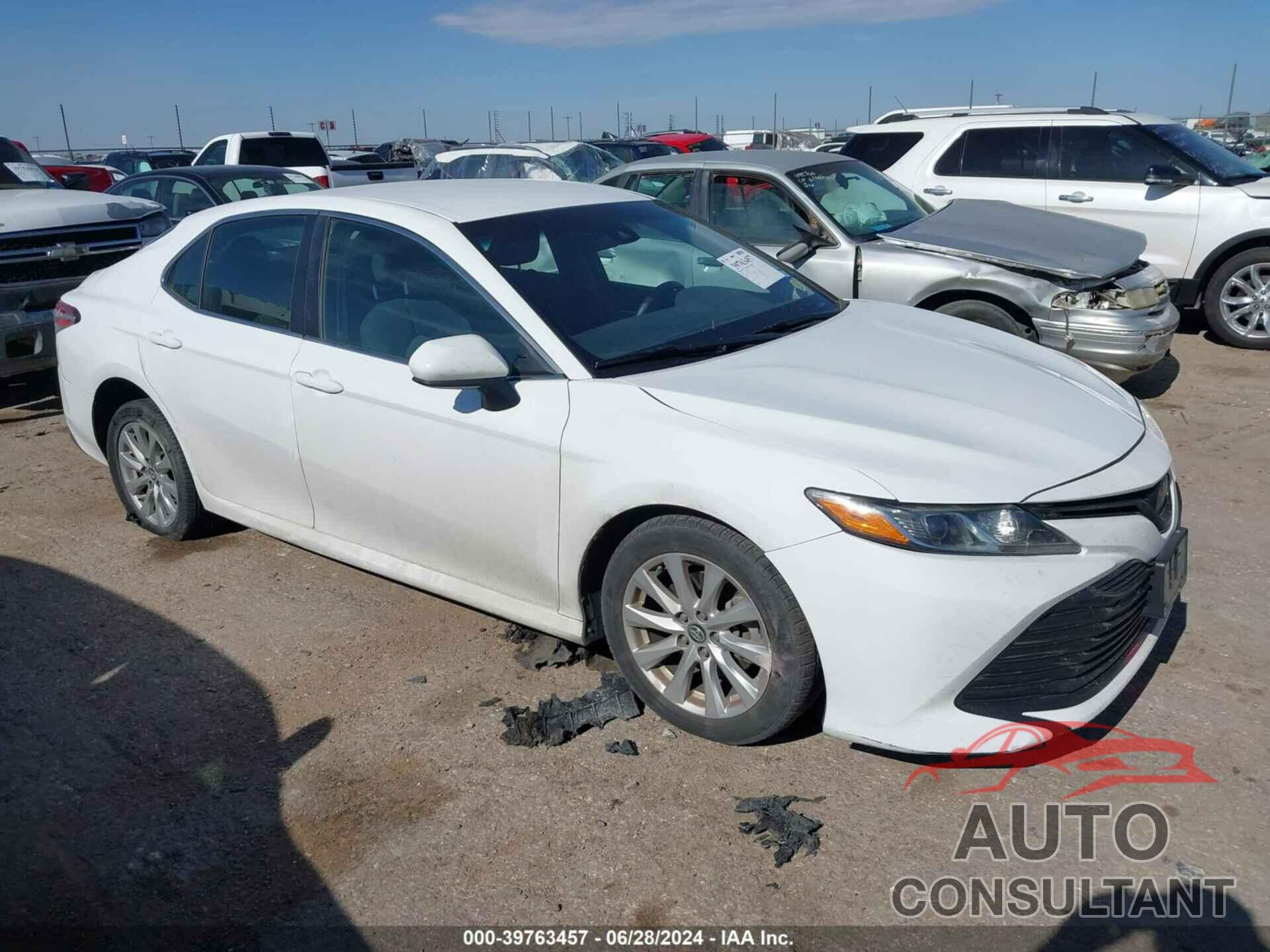 TOYOTA CAMRY 2018 - 4T1B11HK5JU593216