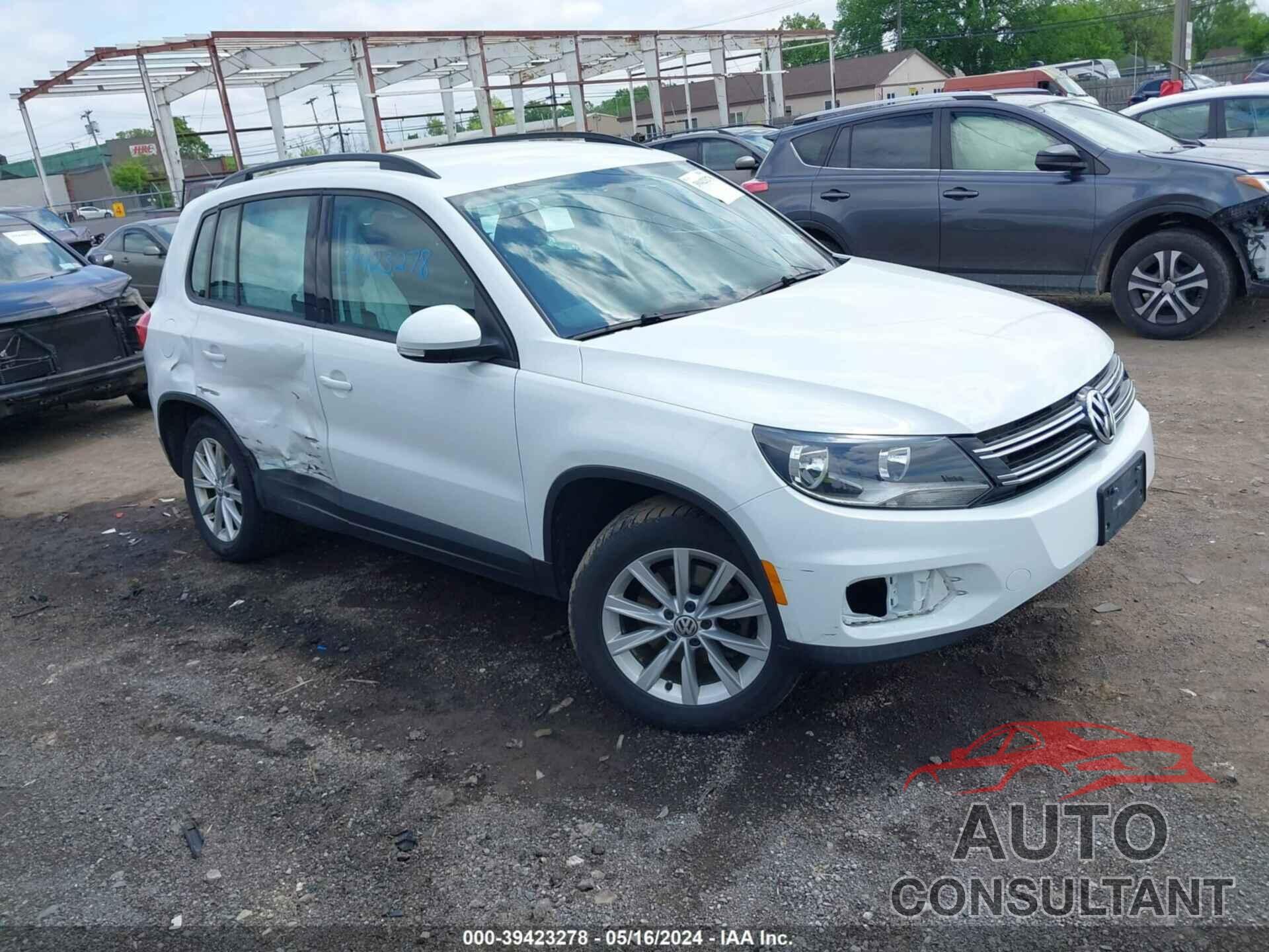 VOLKSWAGEN TIGUAN 2017 - WVGBV7AX3HK050000